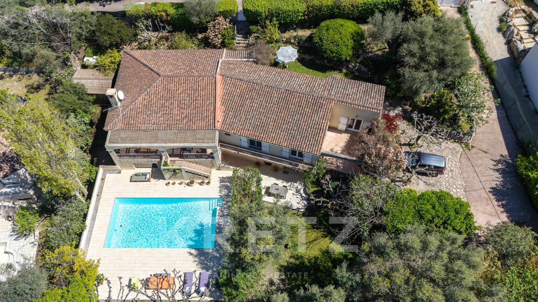 Villa contemporaine avec piscine dans un environnement préservé