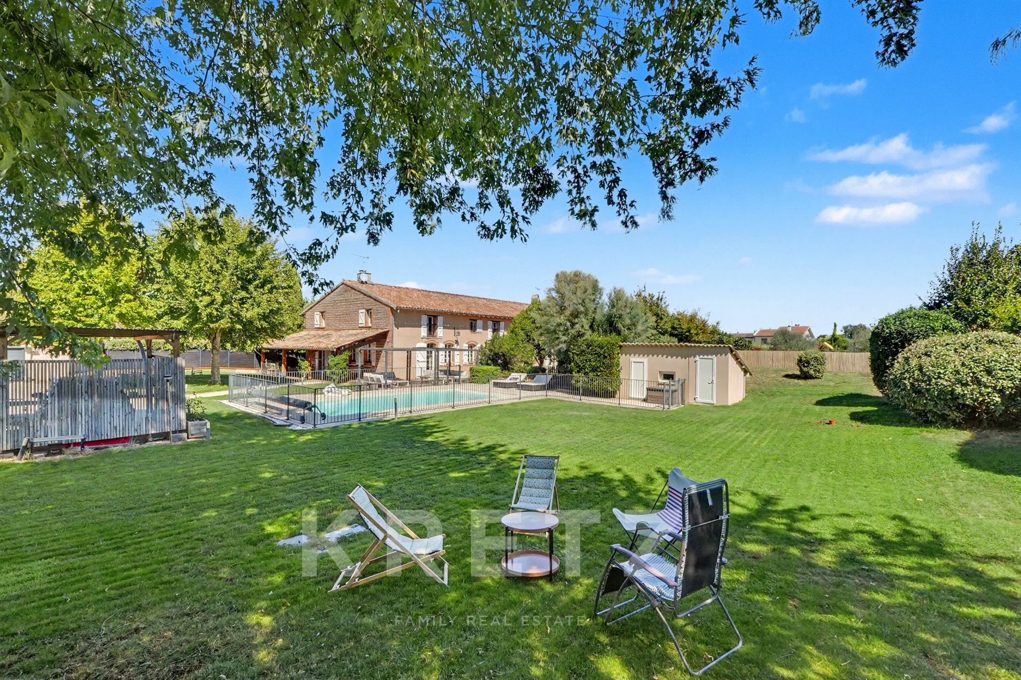 Ferme rénovée 500m2, terrain 2500m2, piscine, 2 apparts T3 indépendants