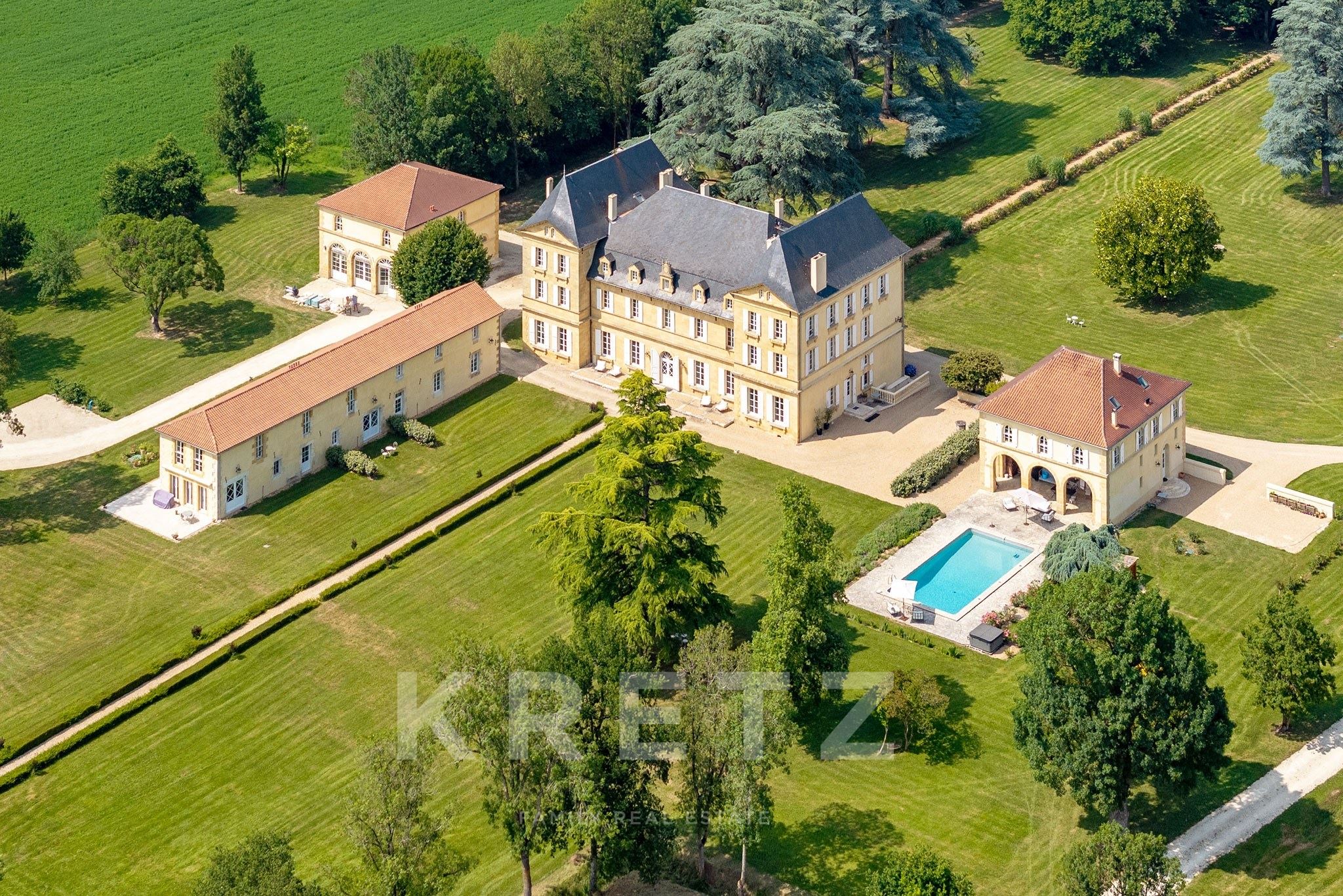 266 sqm villa with exceptional volumes