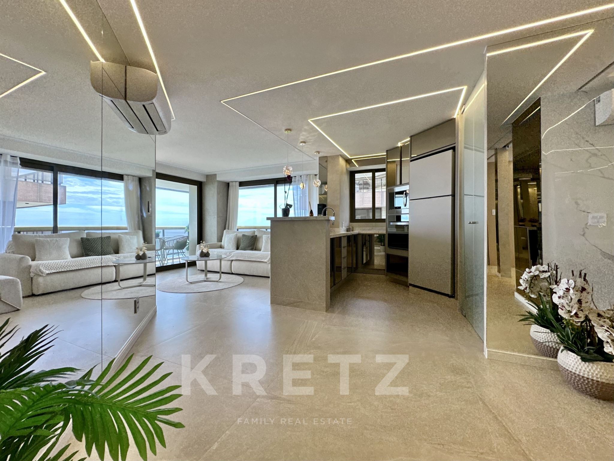 Renovated flat with terrace and view in Arpoador.