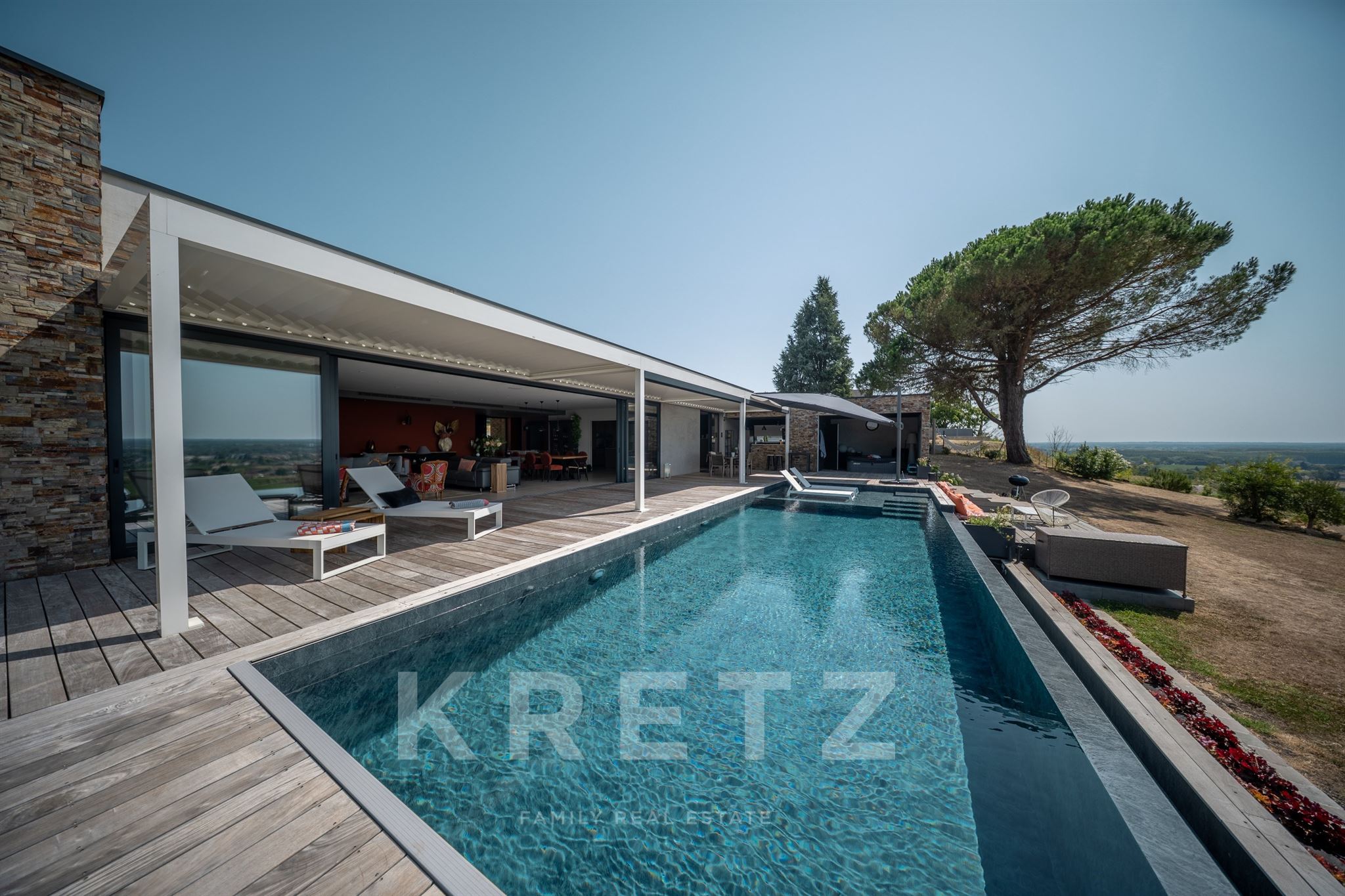 Bordeaux Right Bank – Architect-designed villa with panoramic views over the Entre-Deux-Mers hillsid