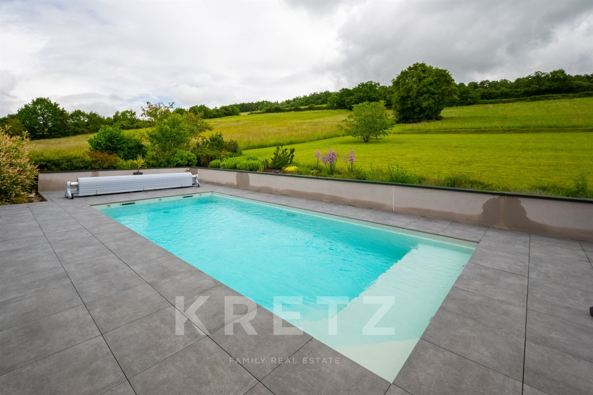Contemporary architect-designed house -169 m2- Swimming pool-Vineyard views-Southern Burgundy