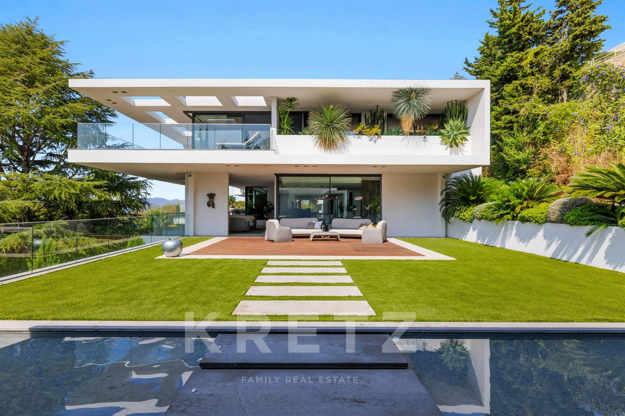 Villa in Cannes,1,130 sqm with Panoramic Sea Views