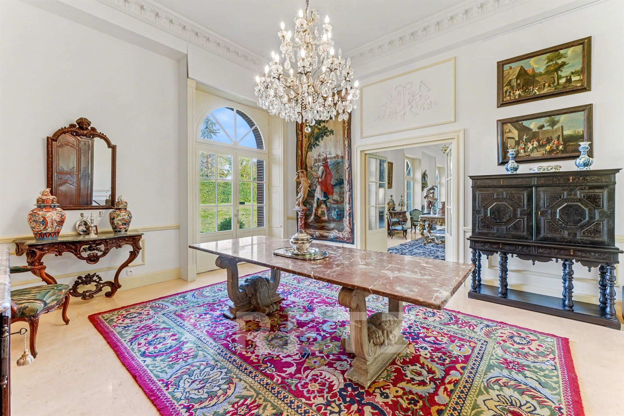 Maison de Maitre de 330m2 en coeur de village sur un parc 6000m2