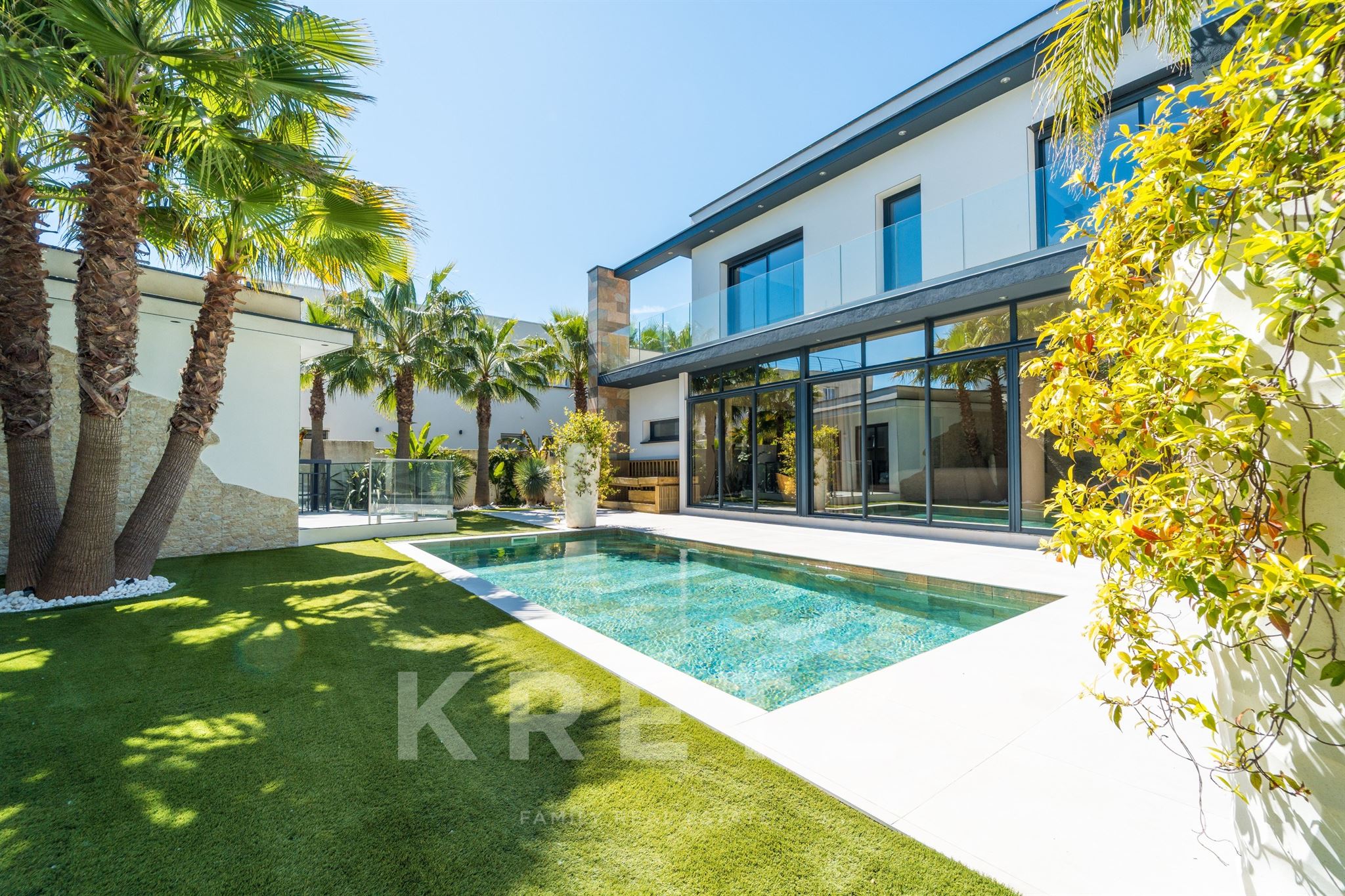 Contemporary seaside villa