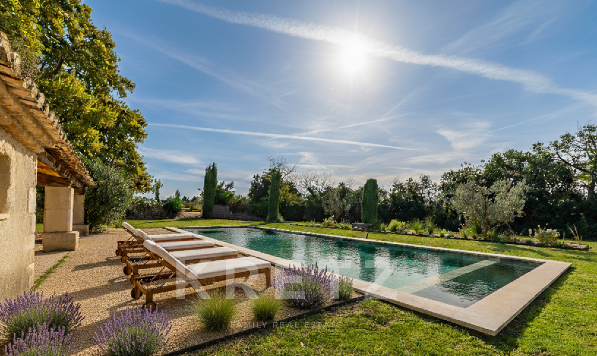ALPILLES- DOMAINE D' EXCEPTION - MONUMENT REMARQUABLE DU 17 ème - 1400 M2- 7 HECTARES -