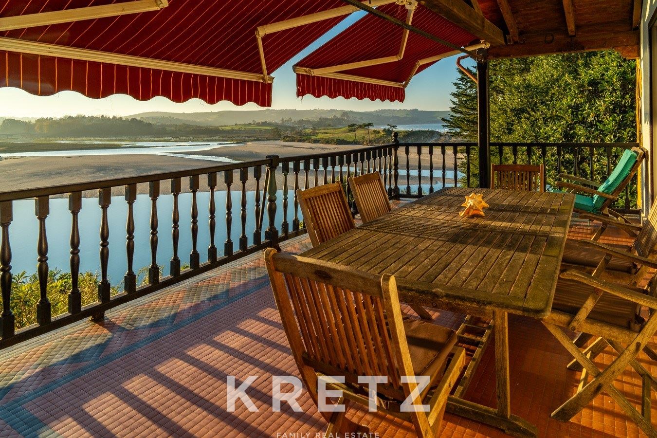 House with private jetty in the Oyambre estuary (Cantabria)