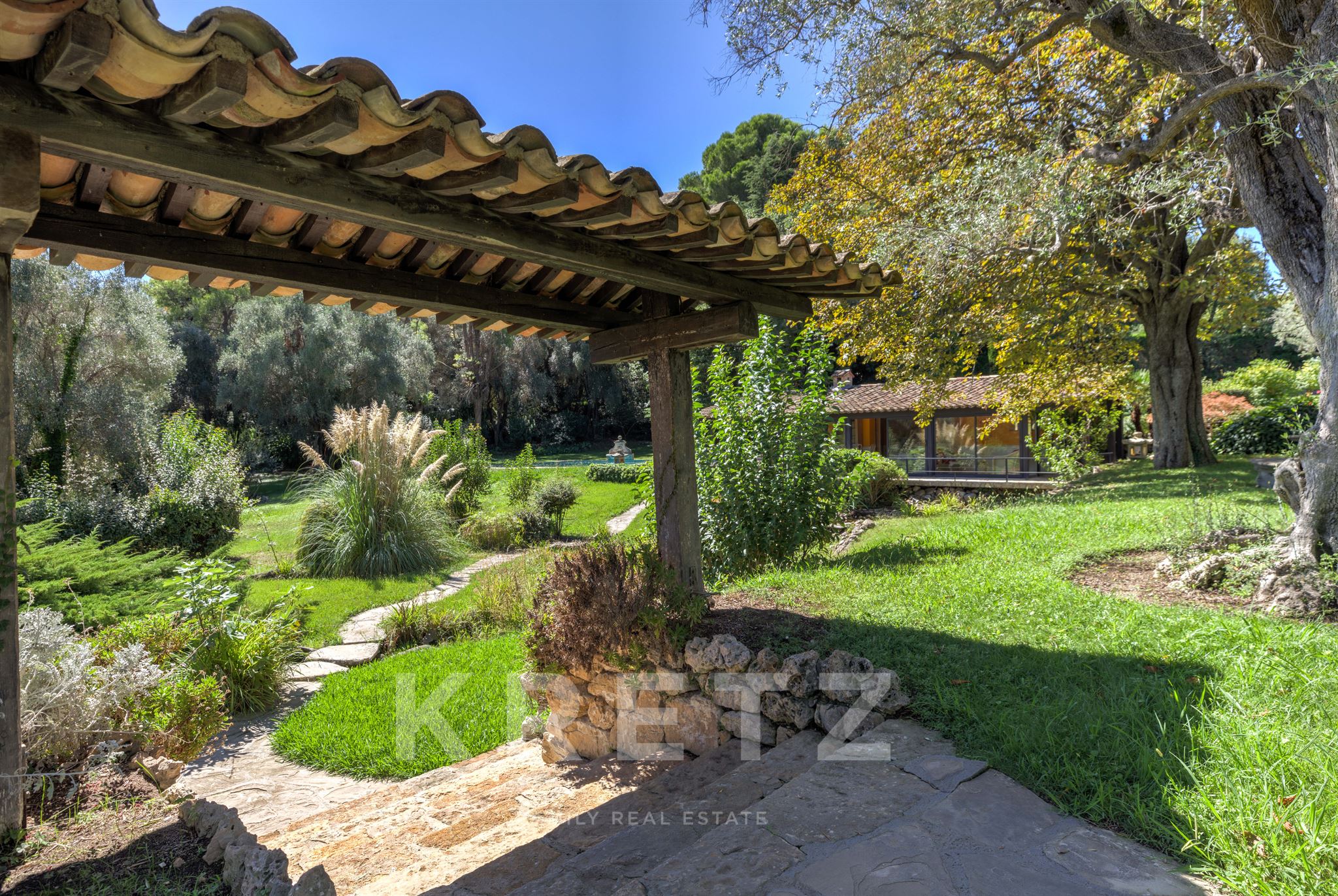 Villa neuve au contact du vieux village de Mougins