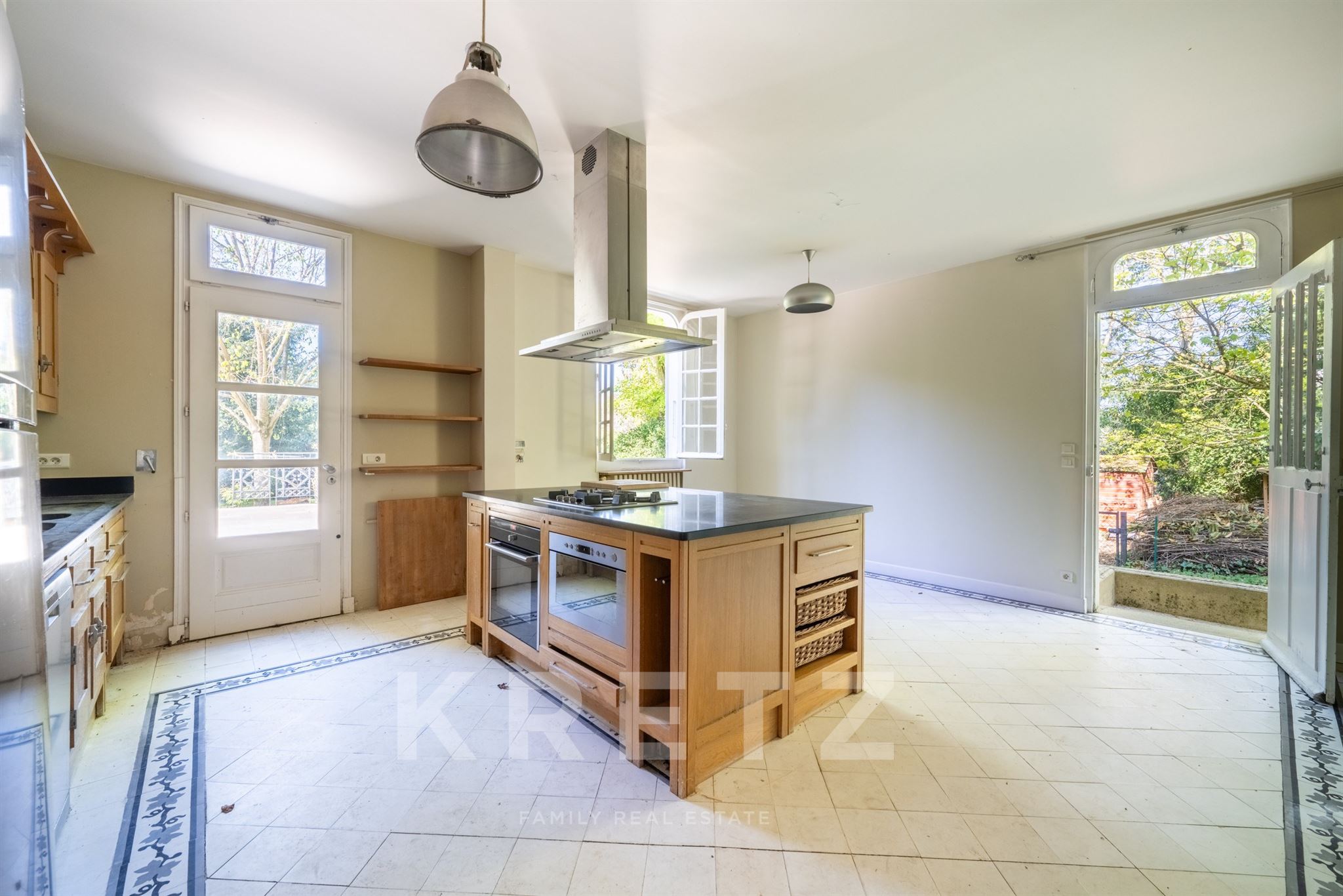 Historic property located in the heart of the Maisons-Laffitte park