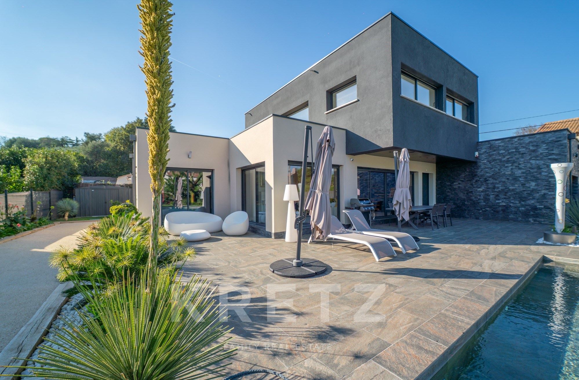 Petite Camargue – Exceptional contemporary villa with swimming pool and landscaped garden