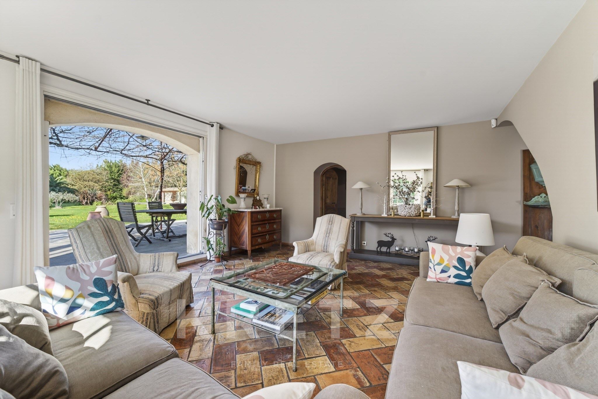 Authentic Provençal farmhouse with pool and outbuildings – Peaceful setting
