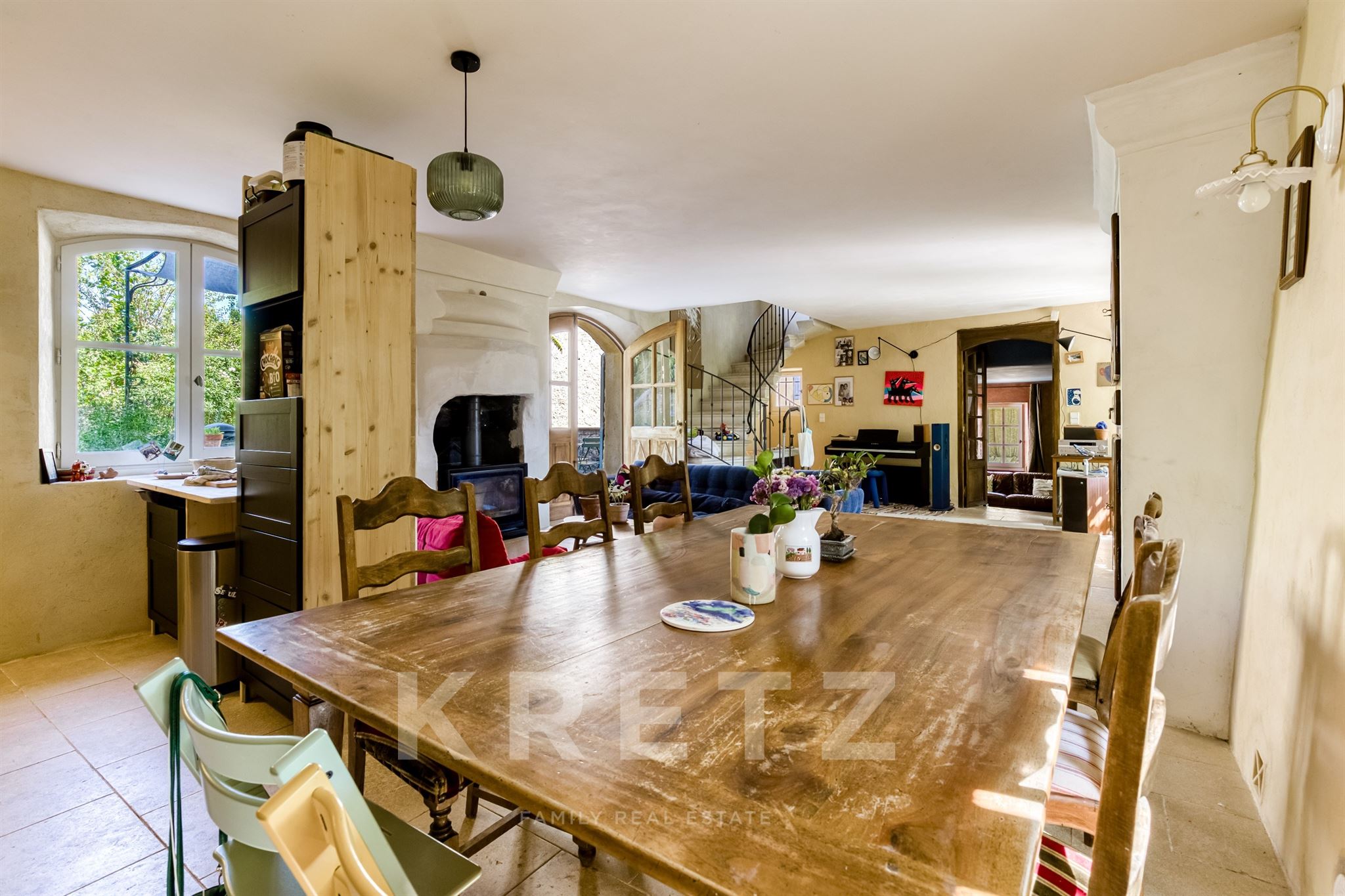 Maison de village 230m2 centre Forcalquier entièrement rénovée avec piscine