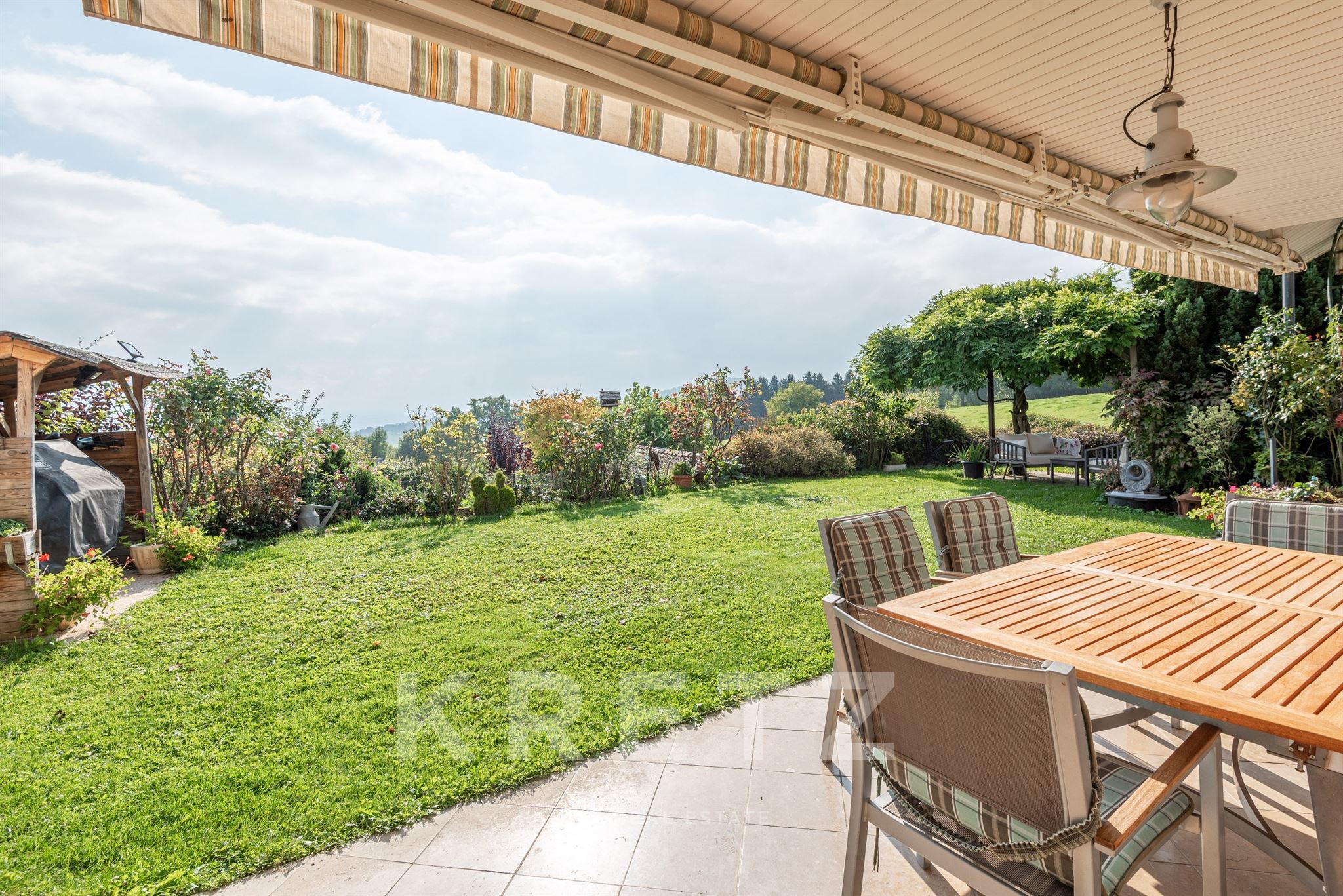 REIGNIER - ESERY Golf — Property including main villa and 2 chalets. Panoramic Mountain and Golf vie
