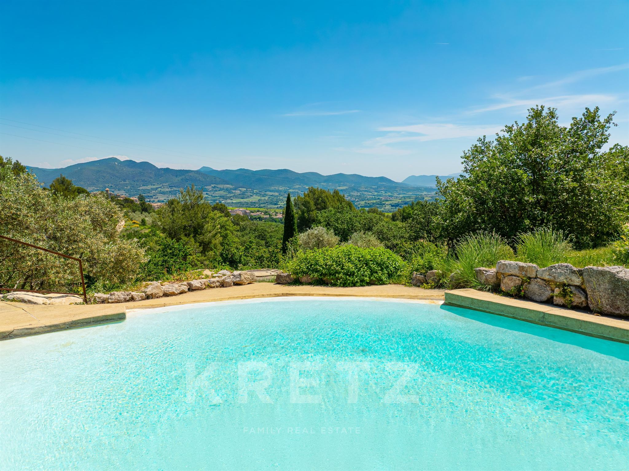 Grande demeure de campagne - deux piscines - vue panoramique