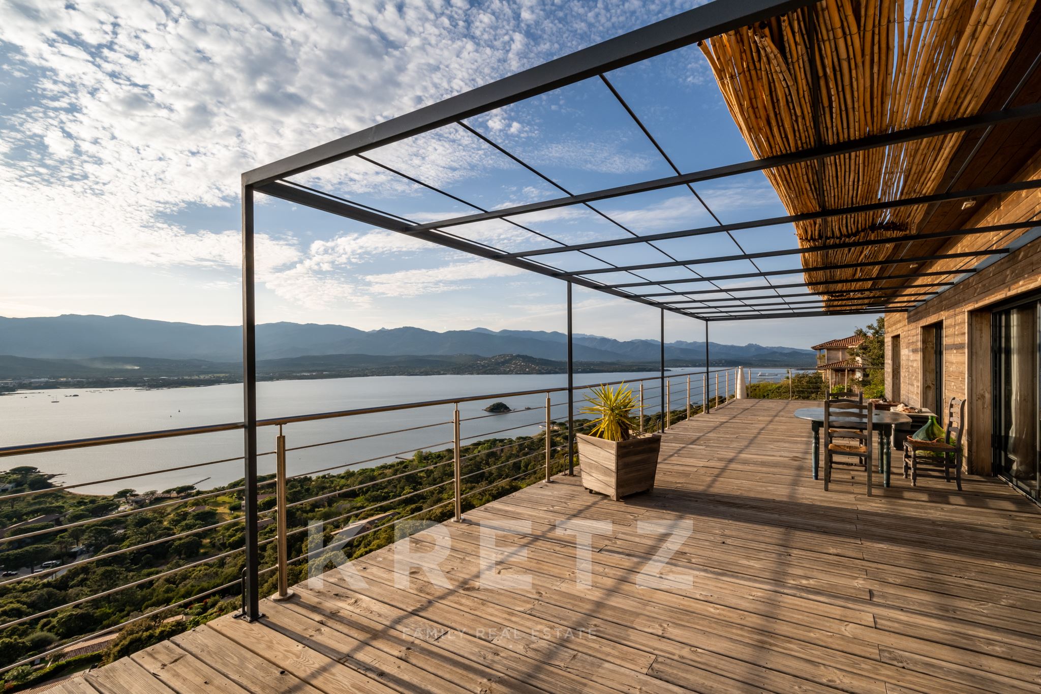 Wooden house 5 minutes from Porto Vecchio with panoramic view of the Gulf and mountains