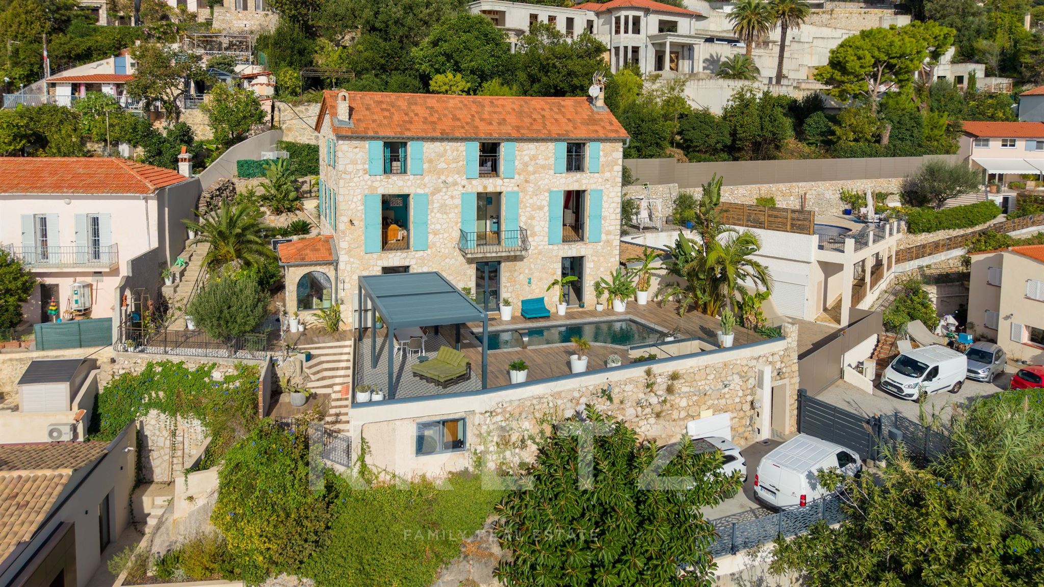 Five minutes from Monaco - a 1930s stone villa overlooking two countries