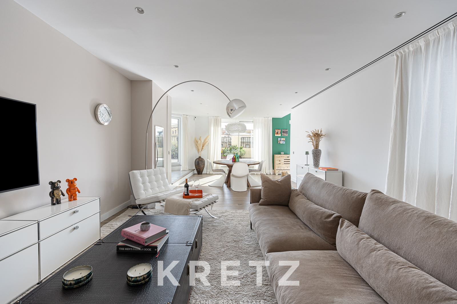 Penthouse with large terrace in Eixample Dreta