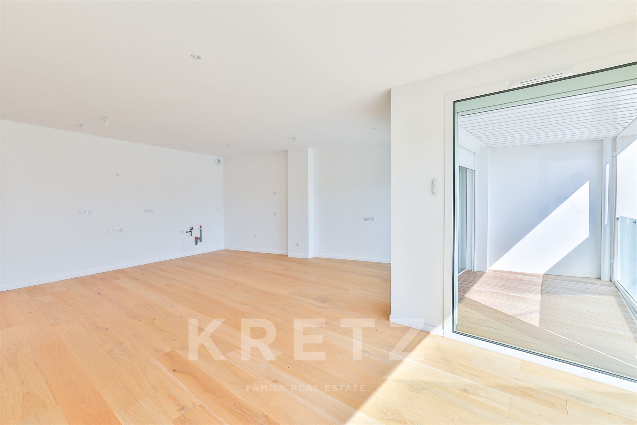 La Genette — Newly Built Architect-Designed Home with Elevator, Terrace and Garage