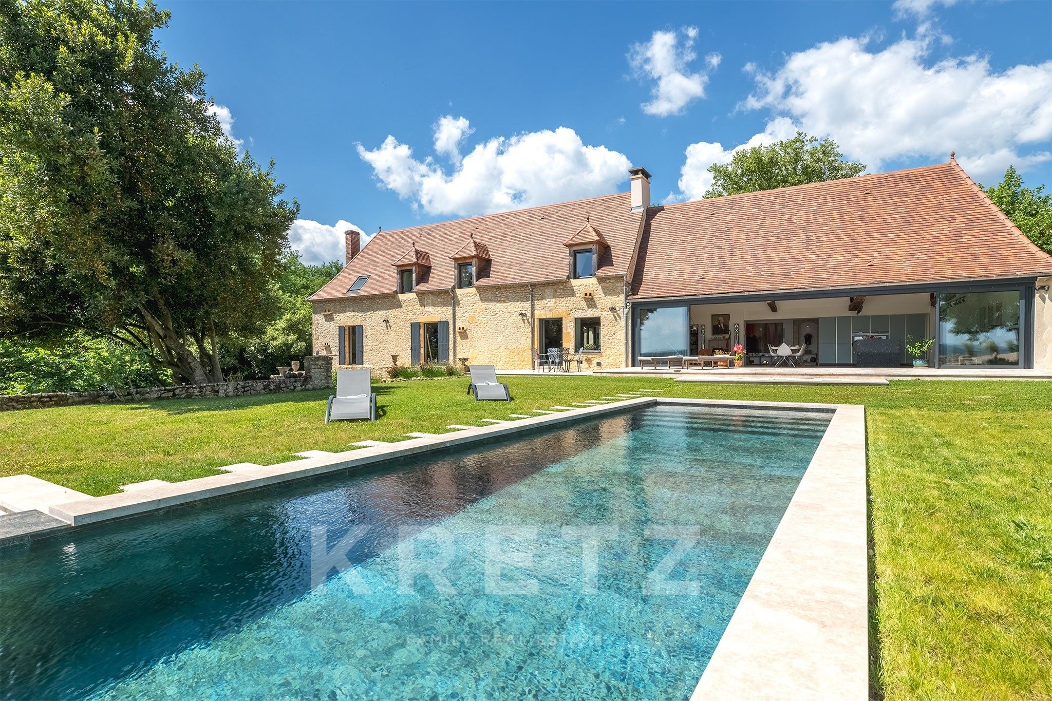 Prestigious residence with panoramic views over the Dordogne.