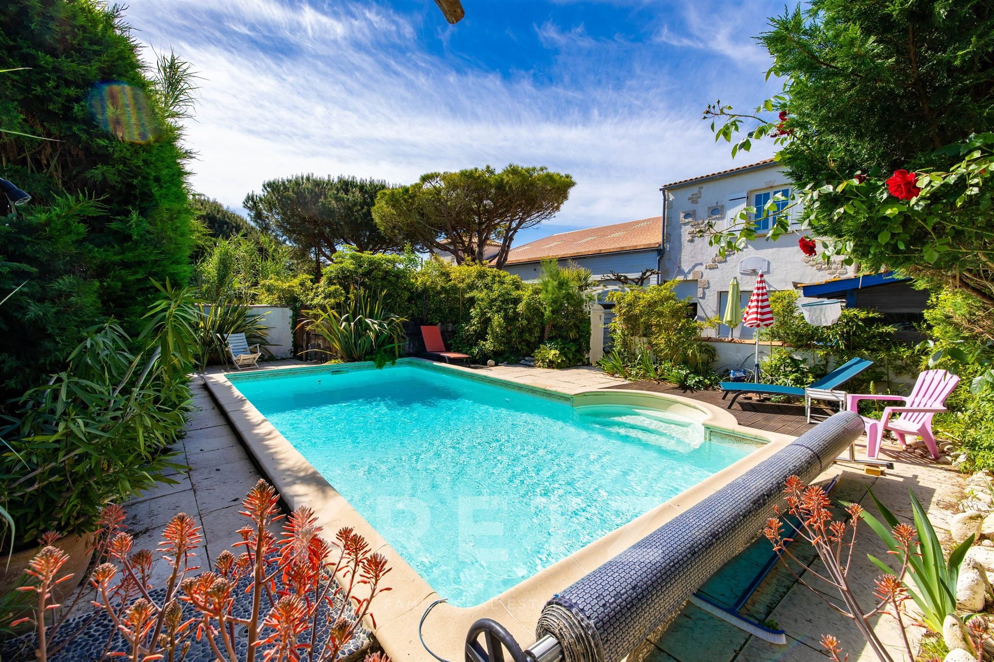 Exceptional property featuring a 220 m² tropical greenhouse in the heart of Oléron Island