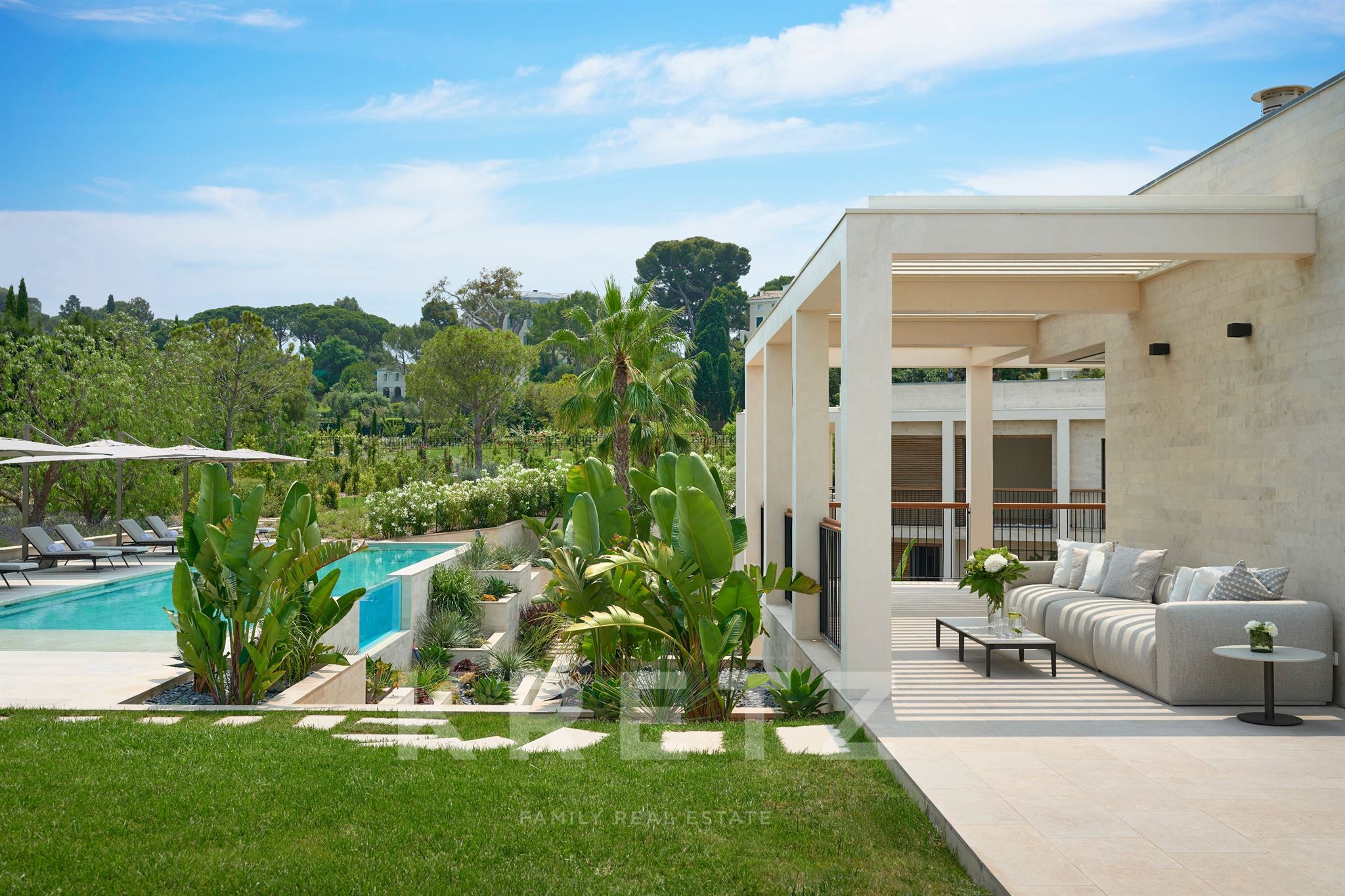 CAP D’ANTIBES: PRIVATE ESTATE OF 3 NEWLY BUILT VILLAS – SEA VIEW