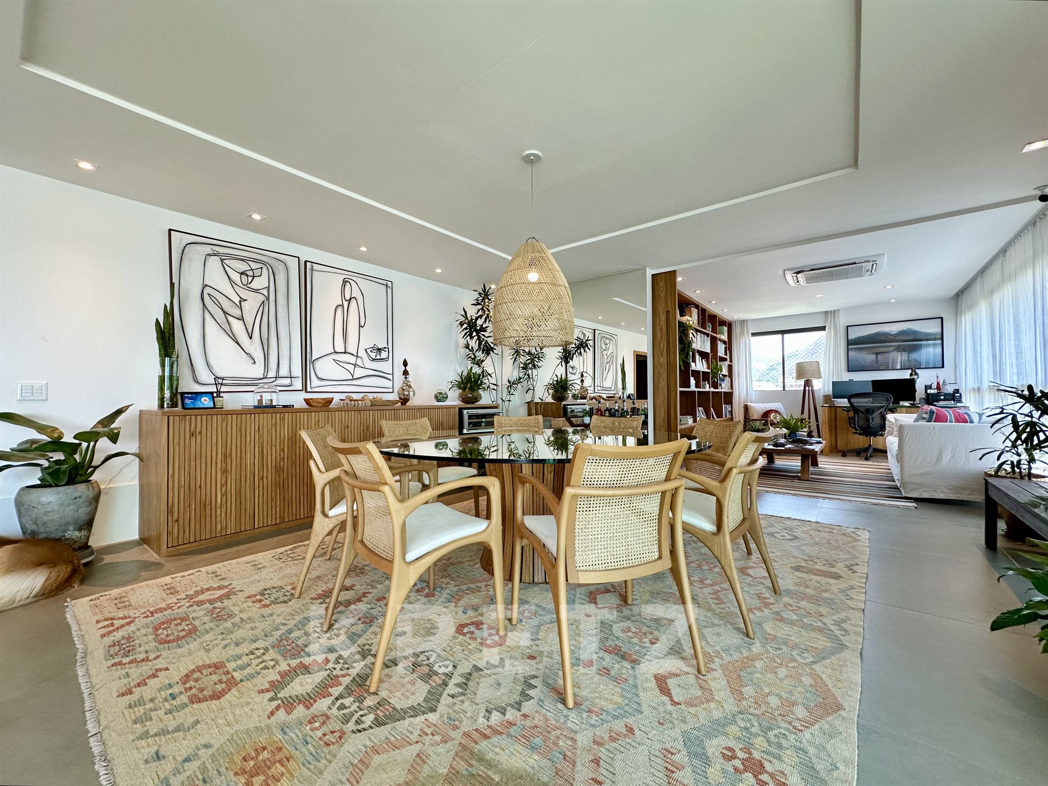 Renovated apartment in the heart of Ipanema