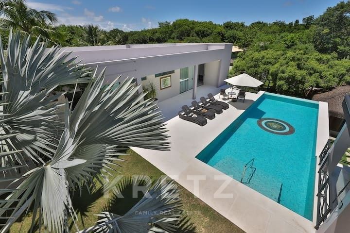 Villa prestigieuse avec vue et piscine