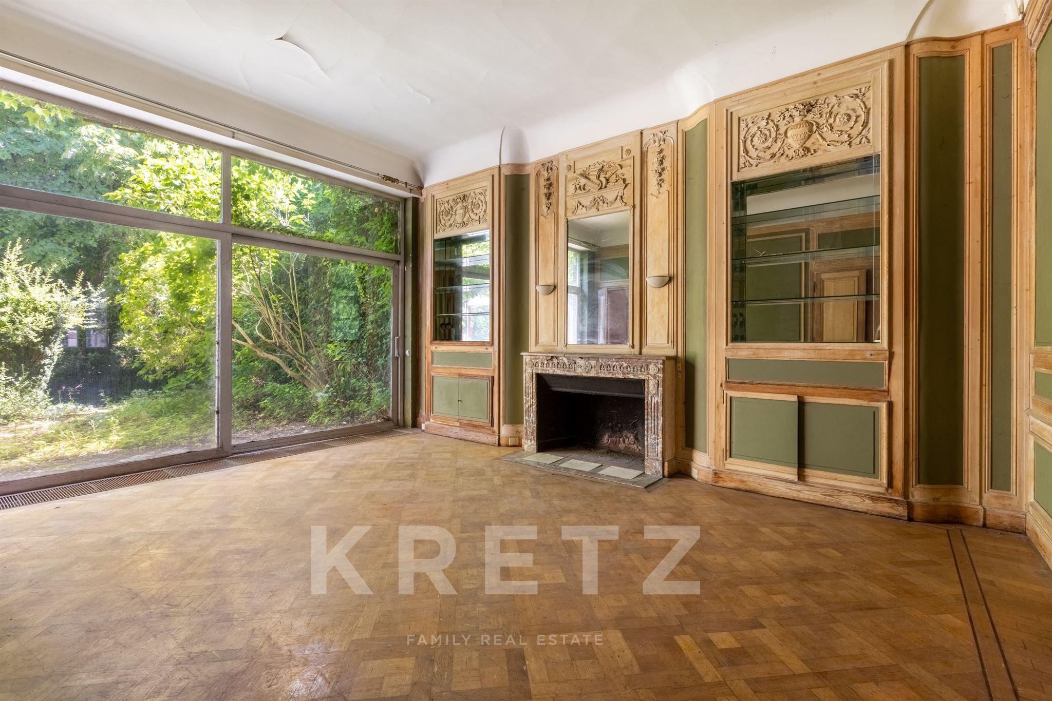 Private Mansion with 2,000 sqm Garden