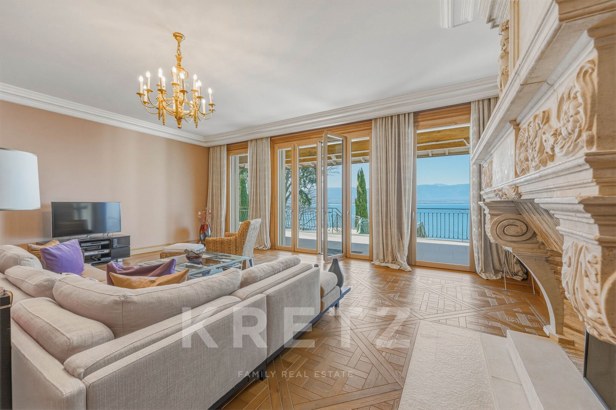 CHENS-SUR-LEMAN: Majestic and Exclusive Waterfront Estate
