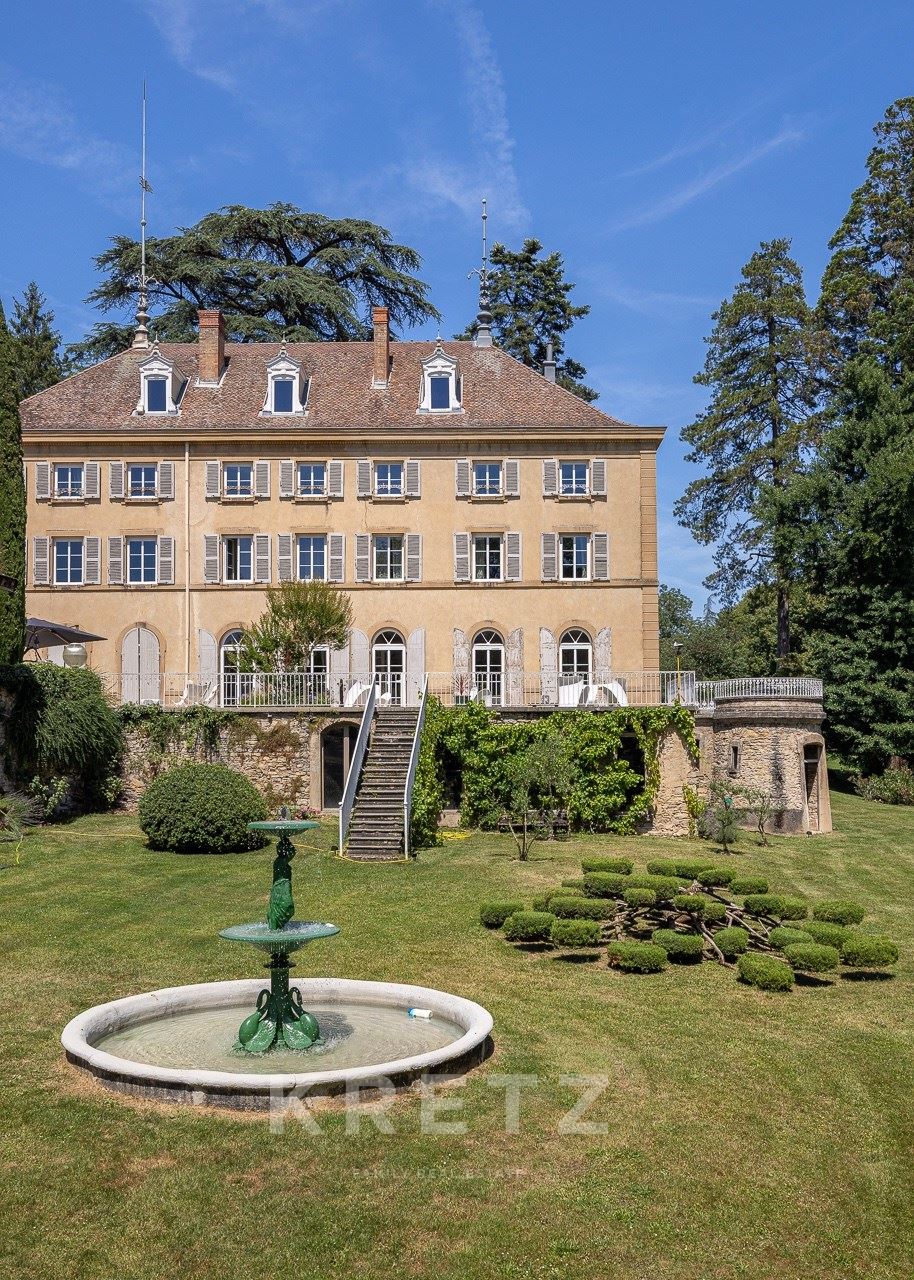 DOMAINE DE CHANILLE — DEMEURE HISTORIQUE AU CŒUR DE 19 HECTARES