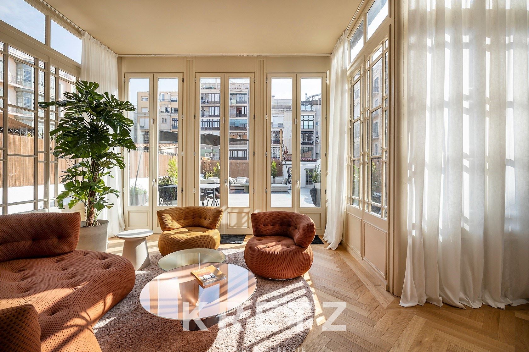 Apartamento reformado con gran terraza en el corazón del Eixample Dreta