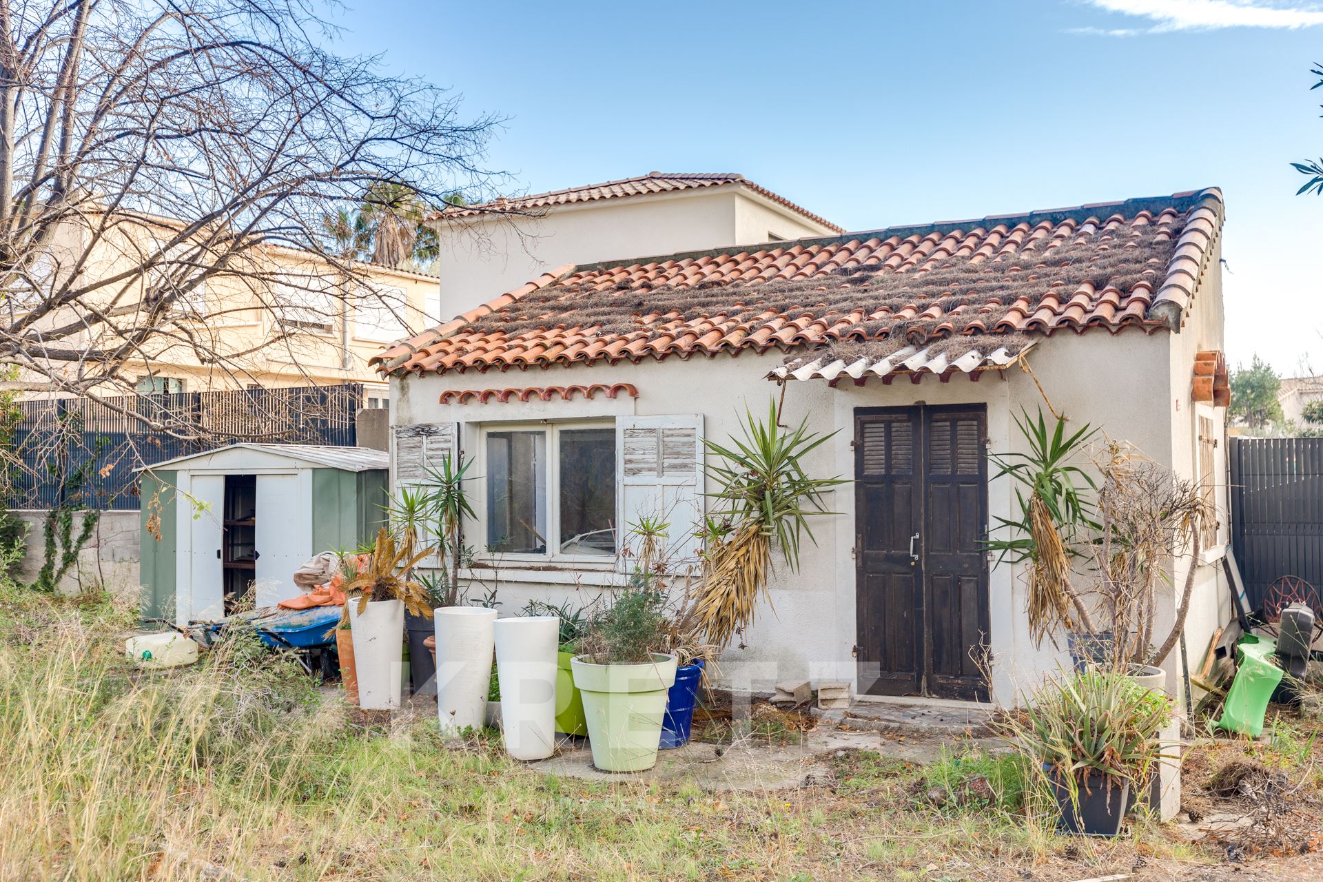 1000m2 plot ideally located 1min walk from the sea