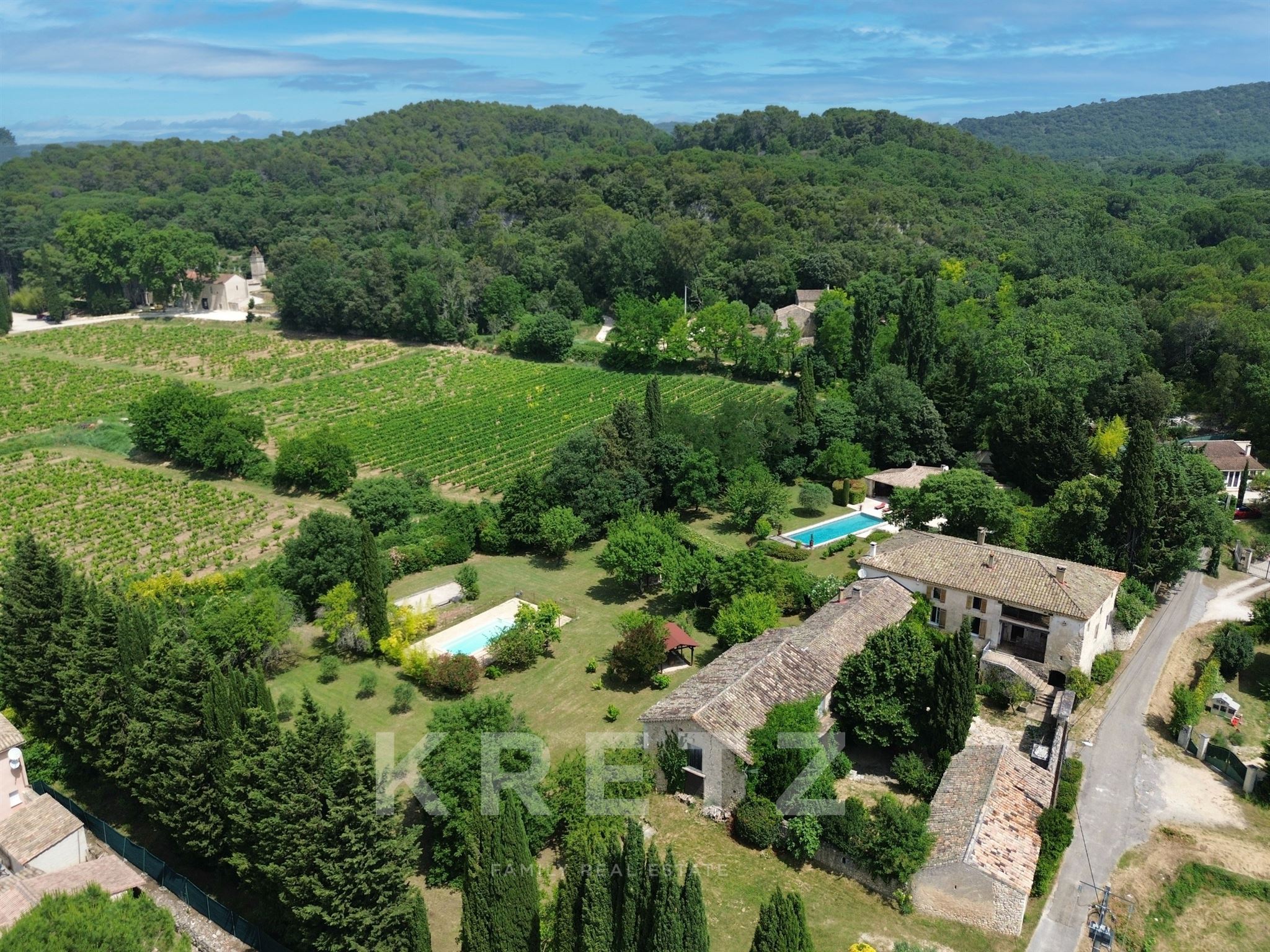 Authentique Mas Provençal rénové dans un écrin de verdure