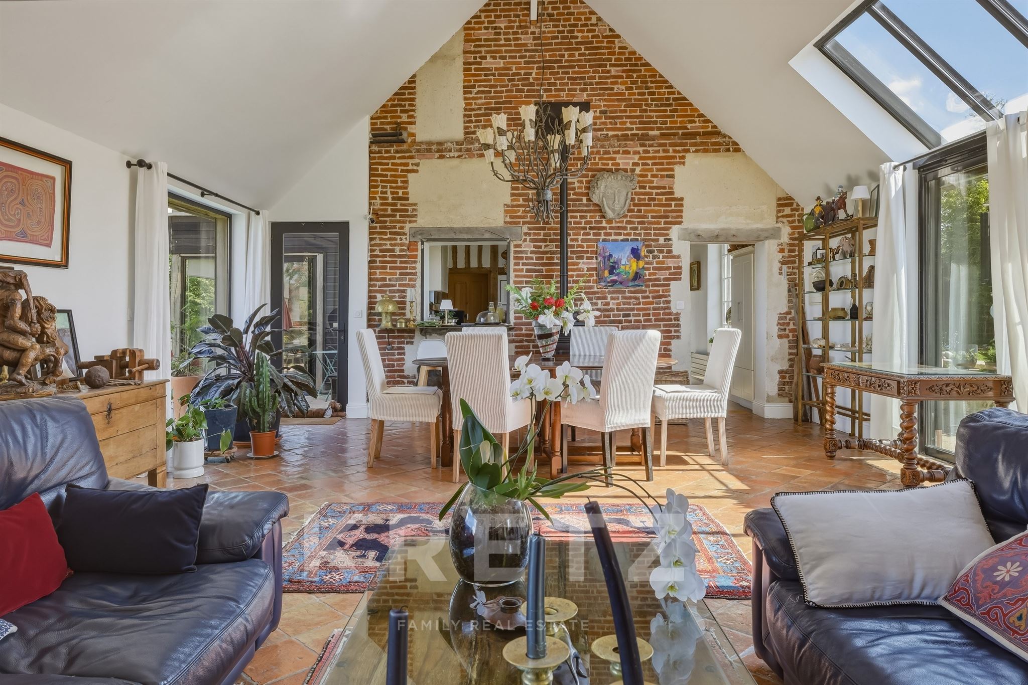 Aux portes de Honfleur,  domaine sur 3 hectares avec une maison principale et 3 maisons annexes