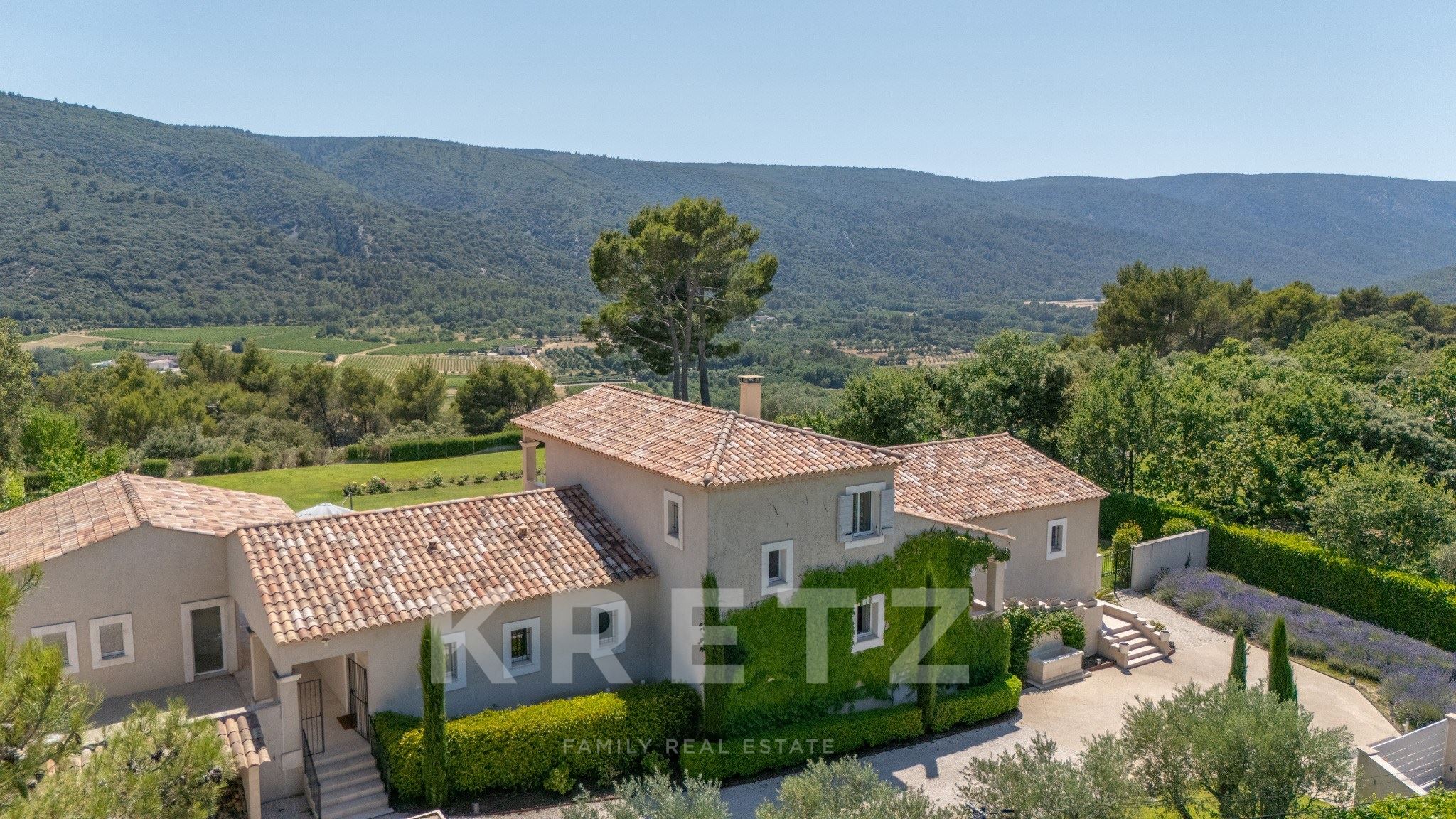 Villa contemporaine avec vue panoramique sur le Luberon
