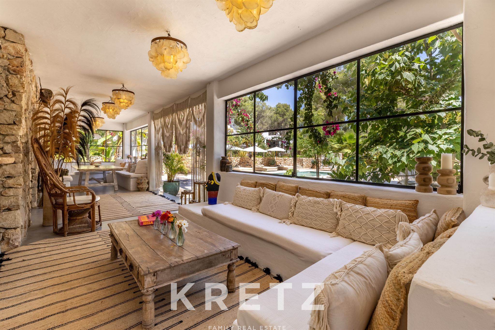 Prestigious finca with tourist license, 12 bedrooms, and large garden just 10 minutes from Ibiza
