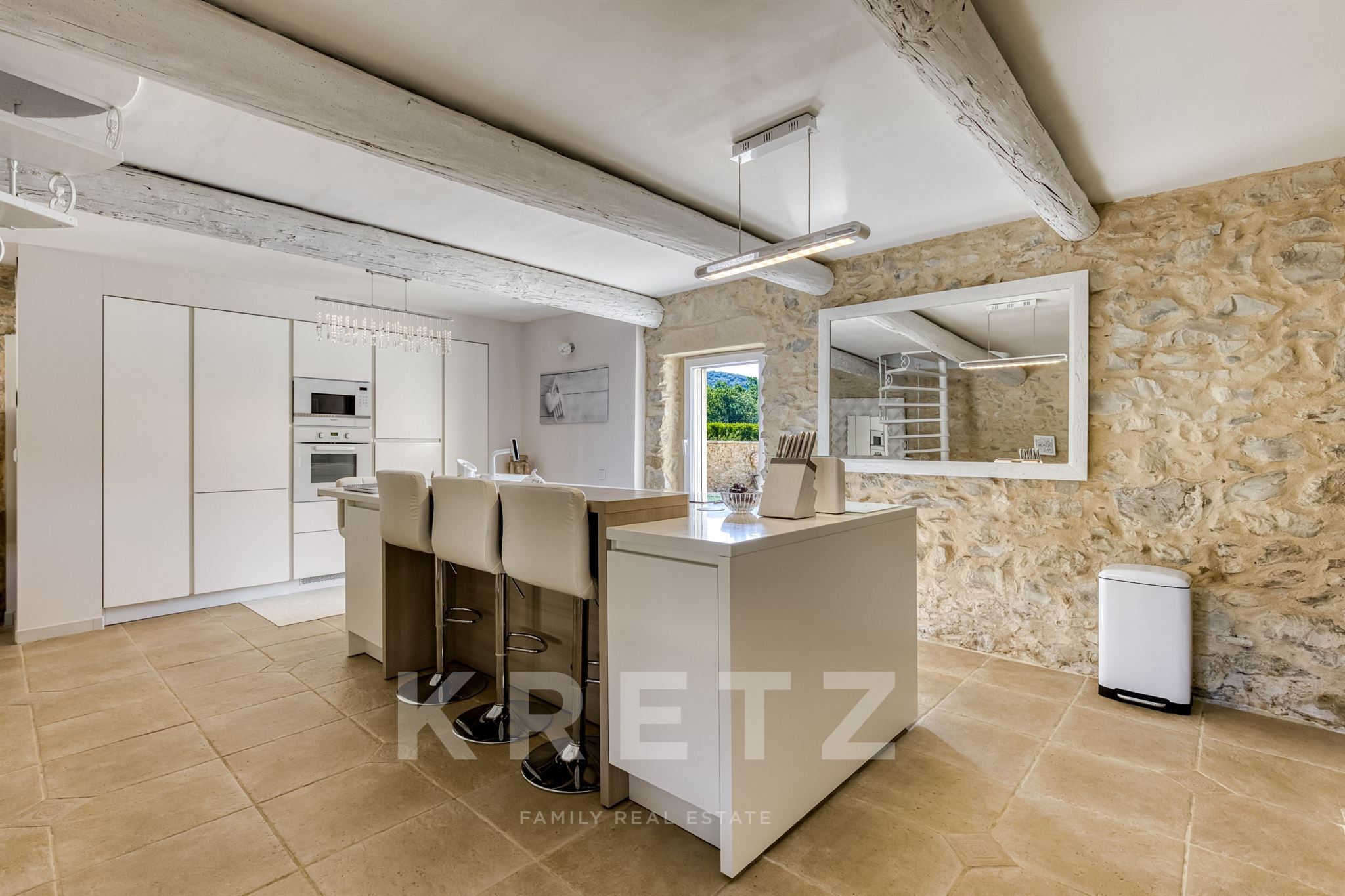 GRÉOUX-LES-BAINS – EXCLUSIVITÉ | ÉLÉGANTE BASTIDE EN PIERRE AVEC PISCINE, AU CALME