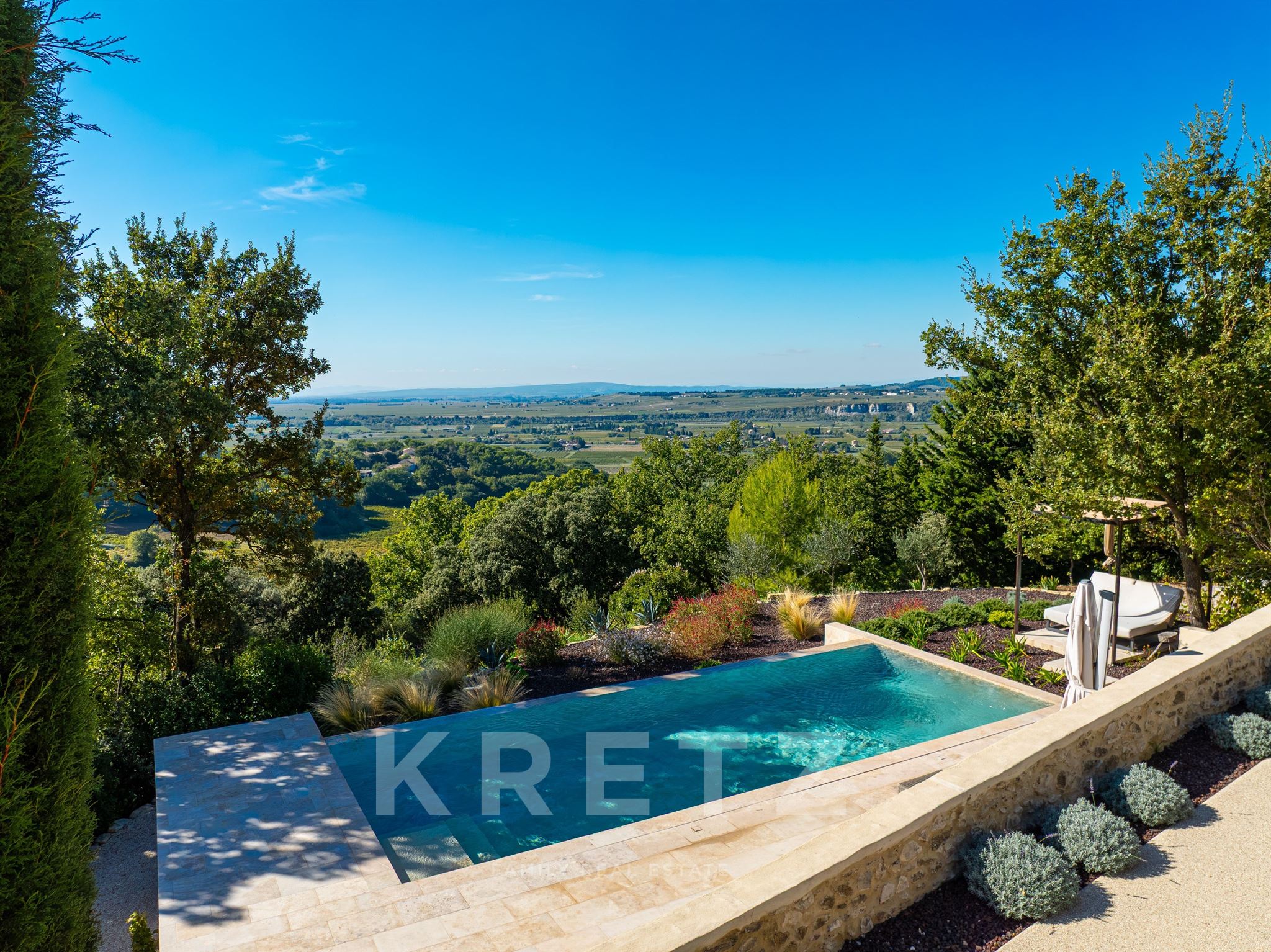Maison de caractère avec vue panoramique et piscine à vendre en Provence
