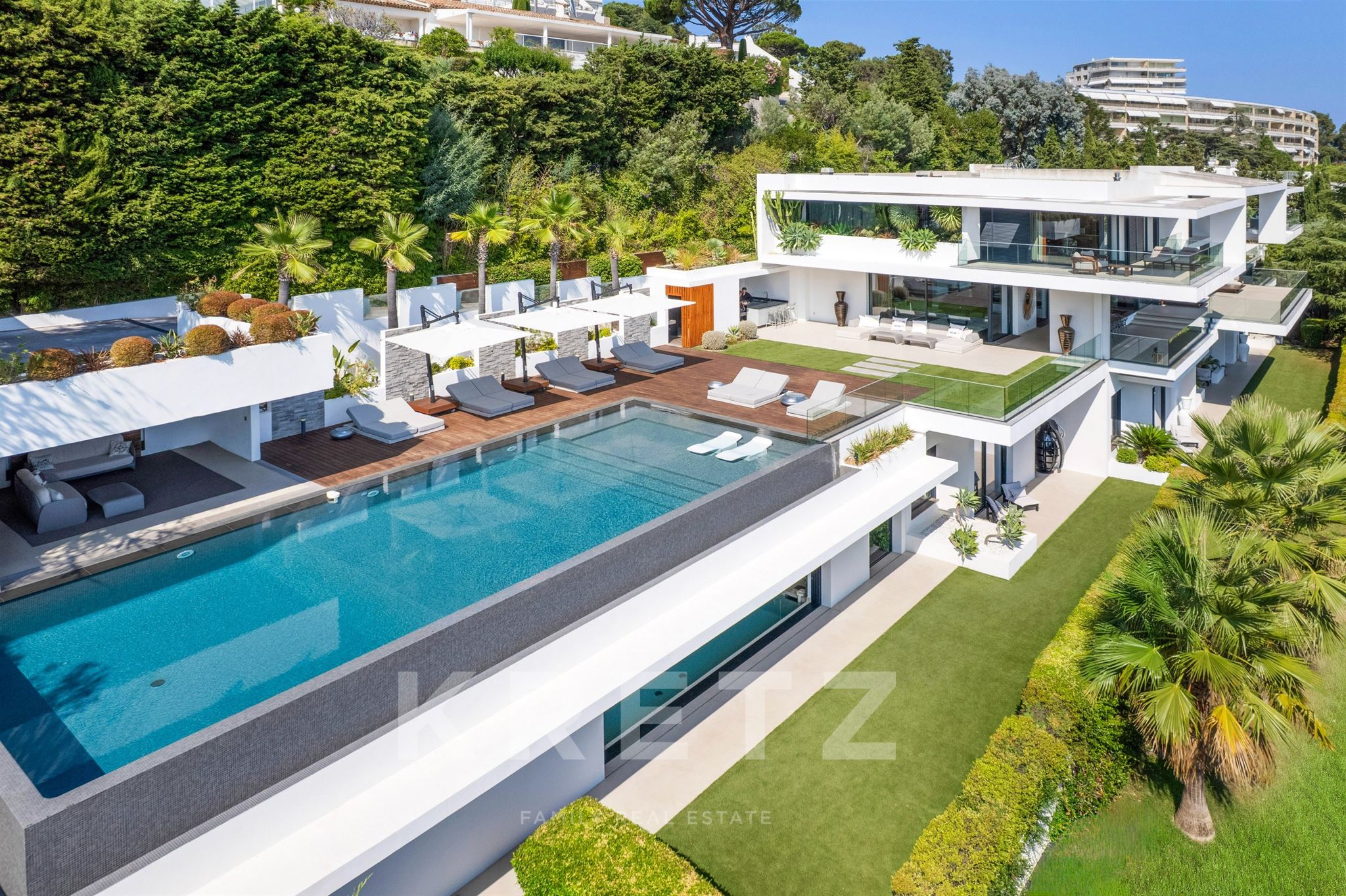 Villa in Cannes,1,130 sqm with Panoramic Sea Views