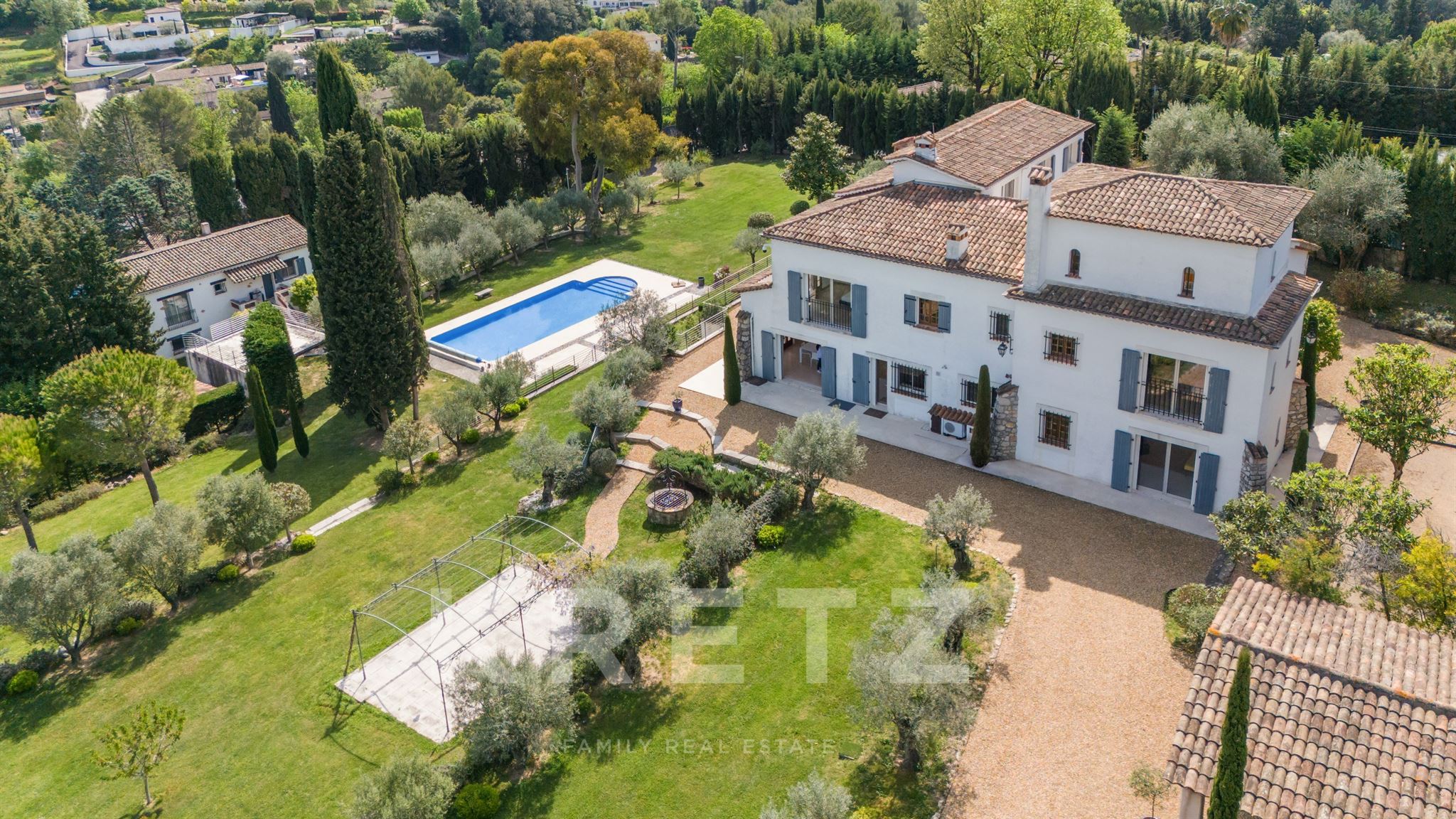 L’ART DE VIVRE À MOUGINS : UNE DEMEURE D’EXCEPTION AUX PORTES DU VILLAGE