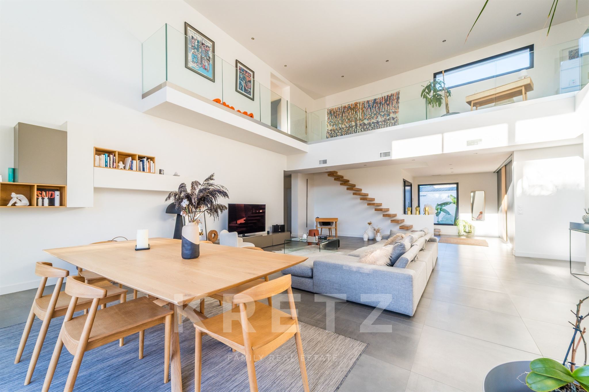 Architect-Designed Seafront Villa