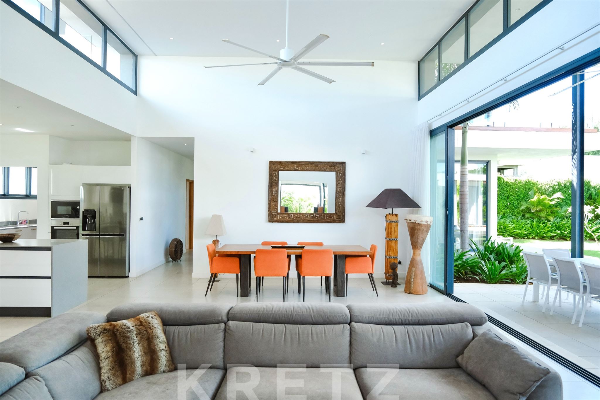 Contemporary 5-bedroom villa in a preserved natural setting