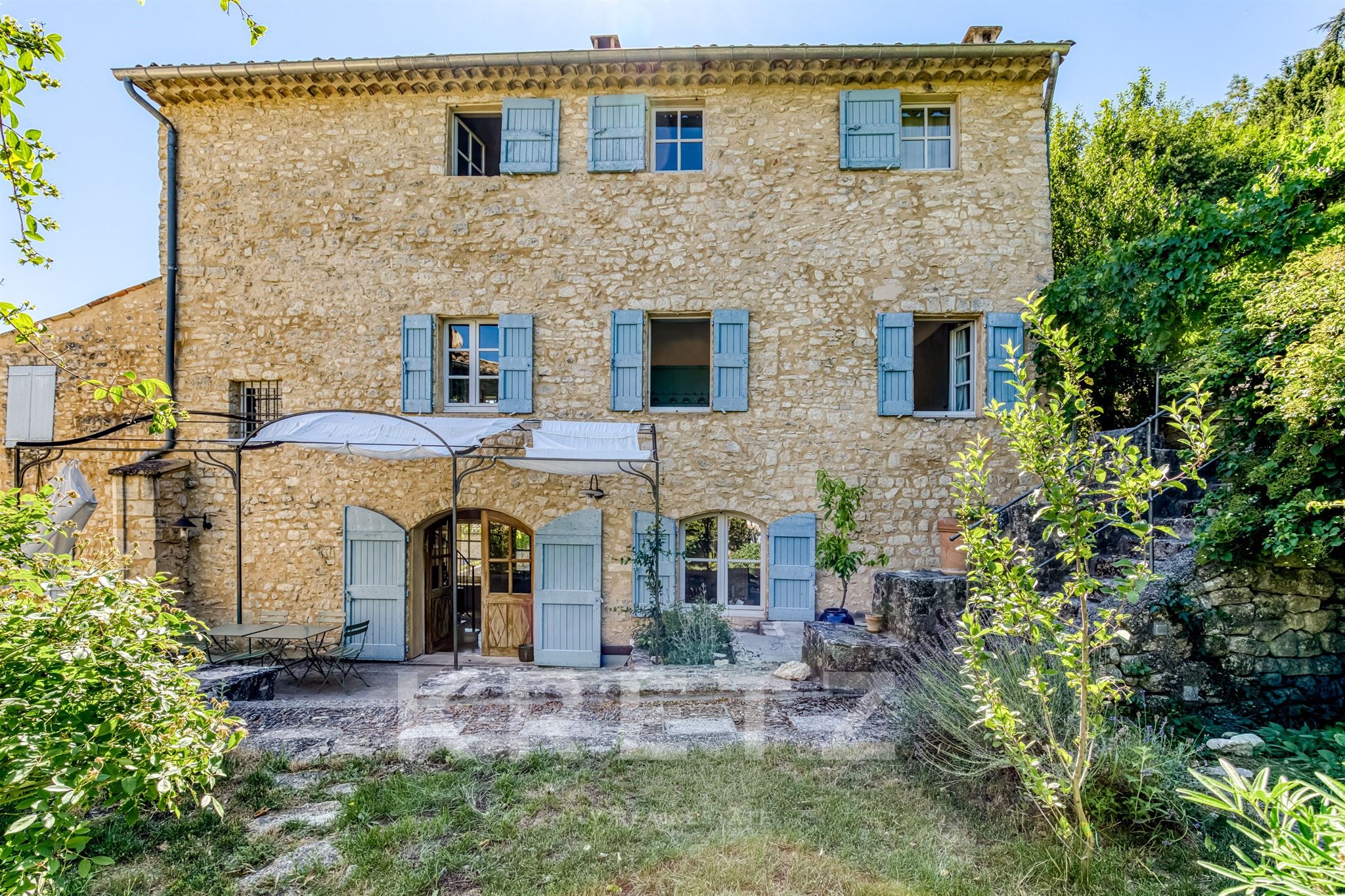 Maison de village 230m2 centre Forcalquier entièrement rénovée avec piscine