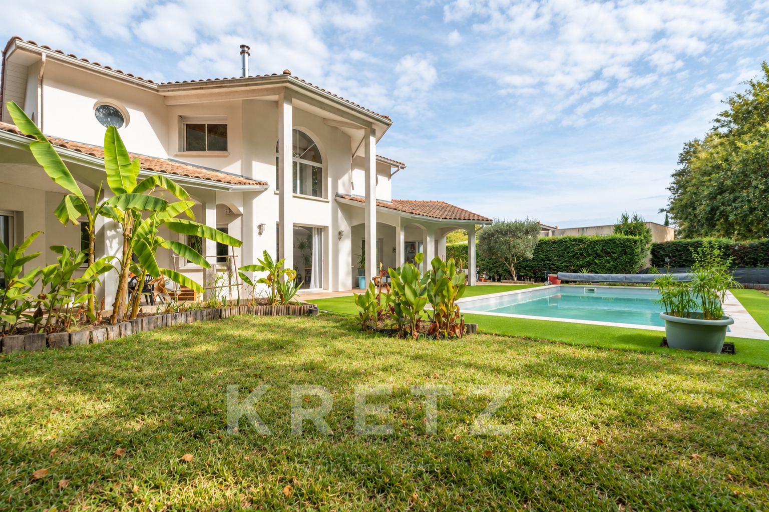 SAINT-MÉDARD-EN-JALLES – Five-Bedroom Family Villa with Pool and Garage, Overlooking the Forest