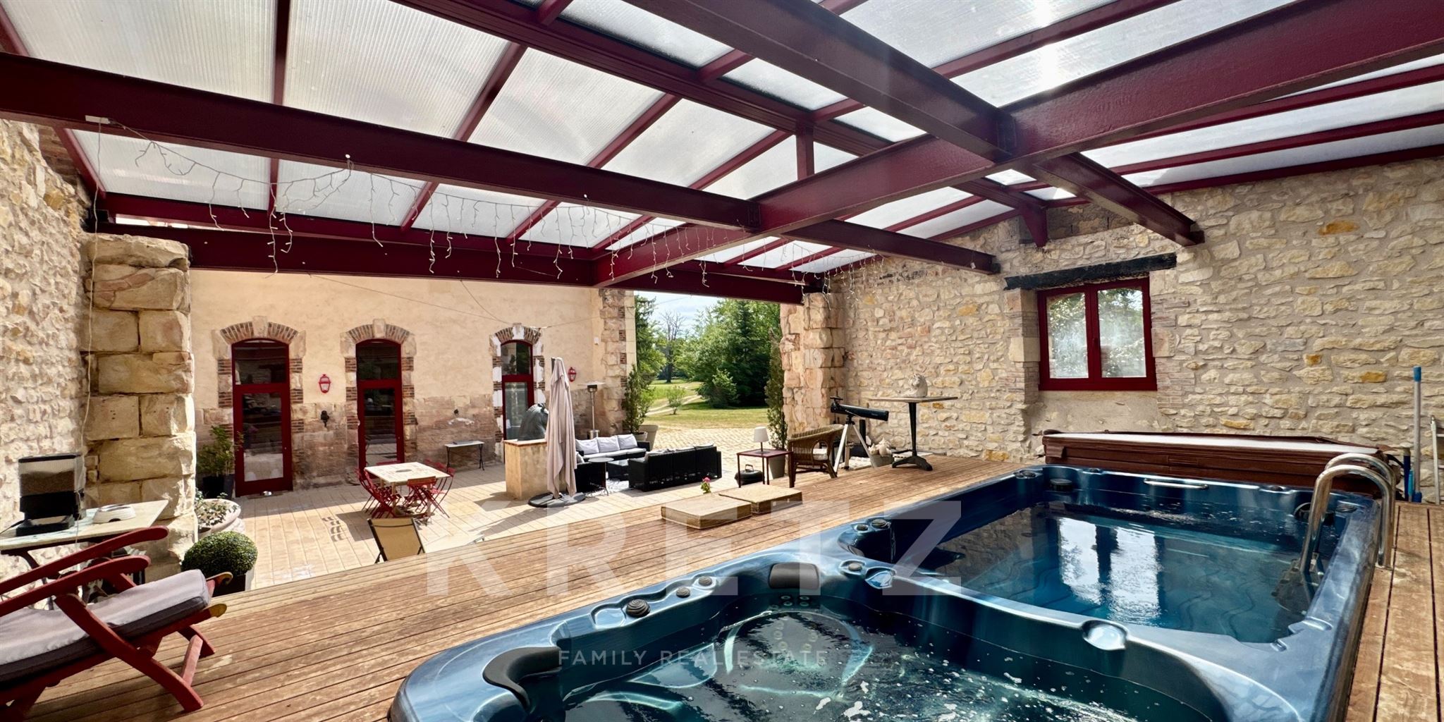 Converted Stables in Château Grounds – 9 Hectares – Outbuildings
