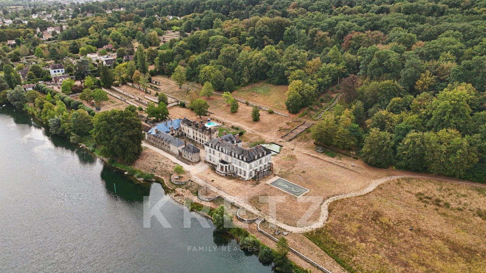 Château de la Rivière — Finca excepcional a orillas del Sena.