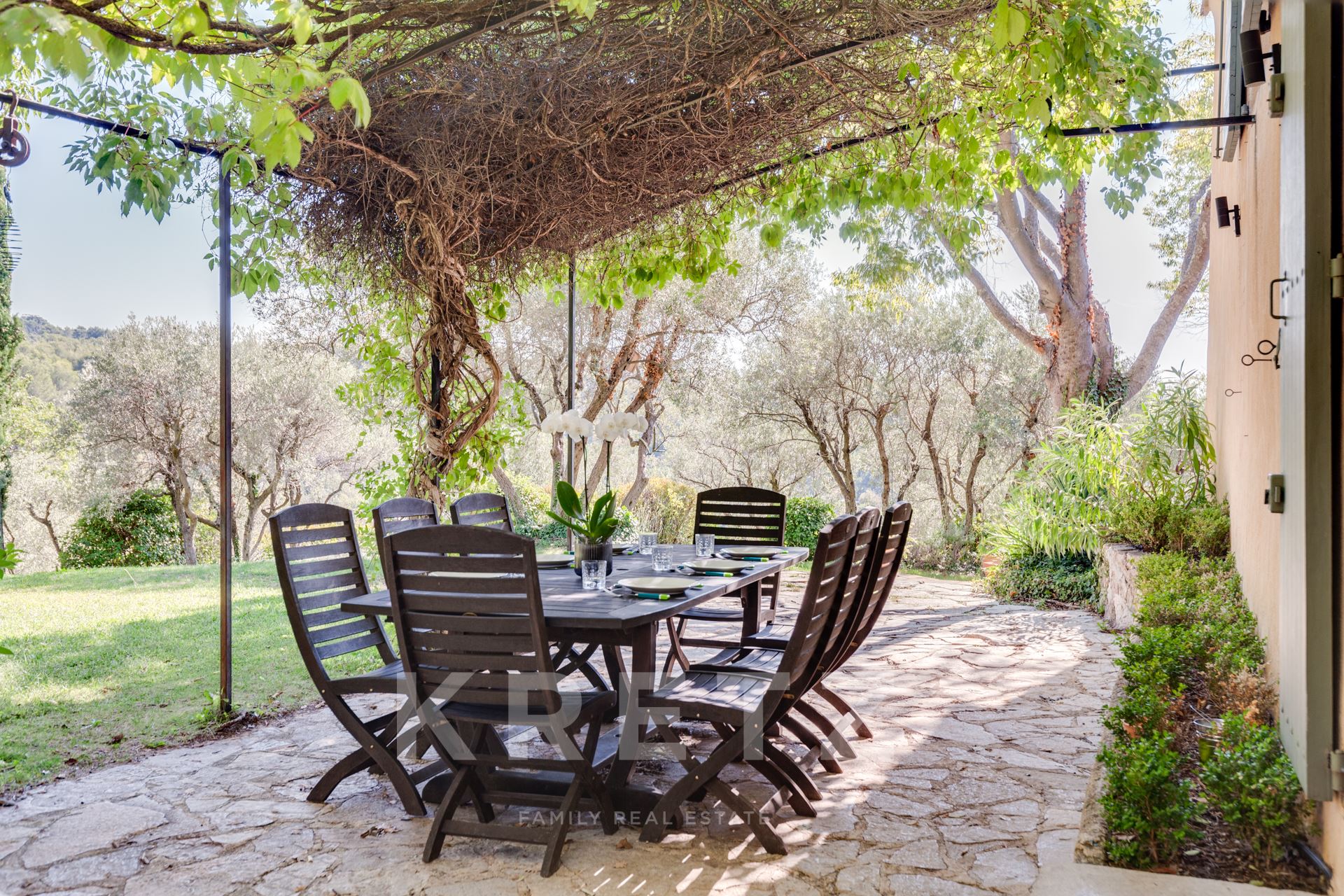 Authentic farmhouse in a dominant position near IBS
