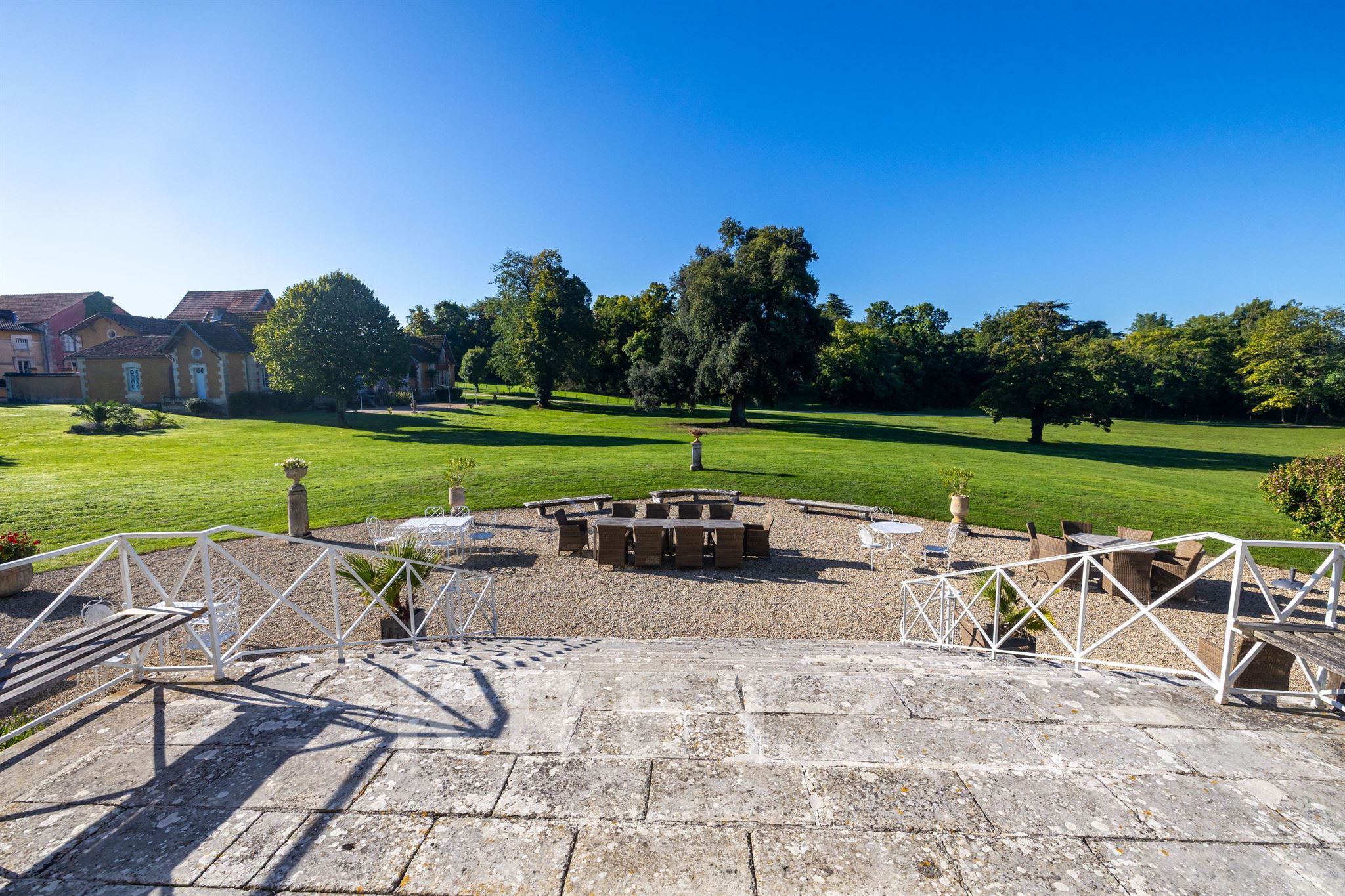 Exceptional renovated 19th-century château on 9 hectares in the heart of Cognac