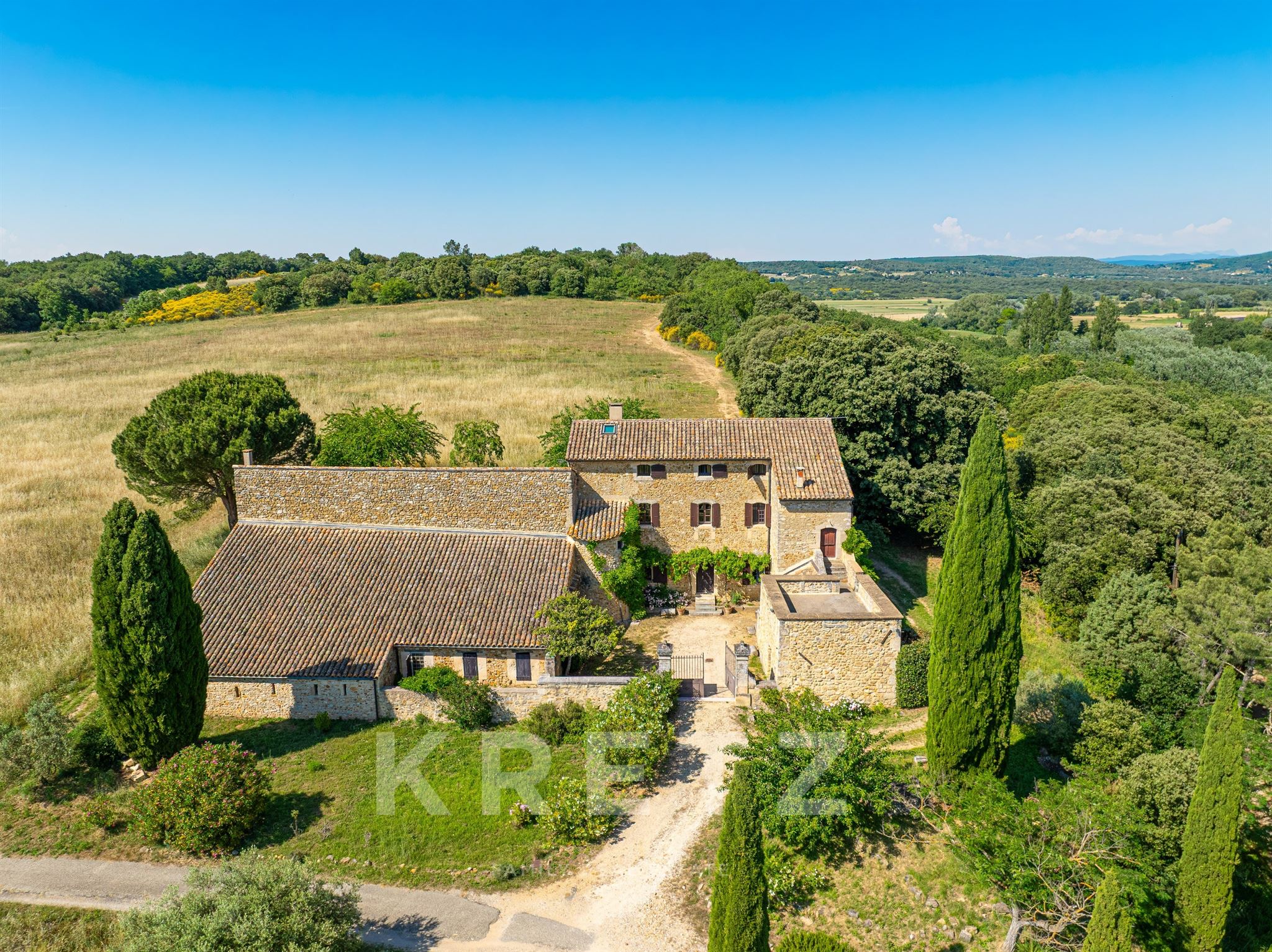 EXCEPTIONAL PROPERTY IN THE HEART OF DRÔME PROVENÇALE