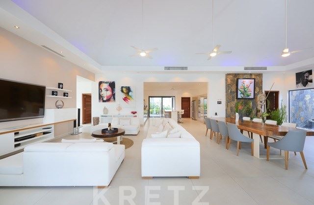 Exceptional villa with a huge swimming pool